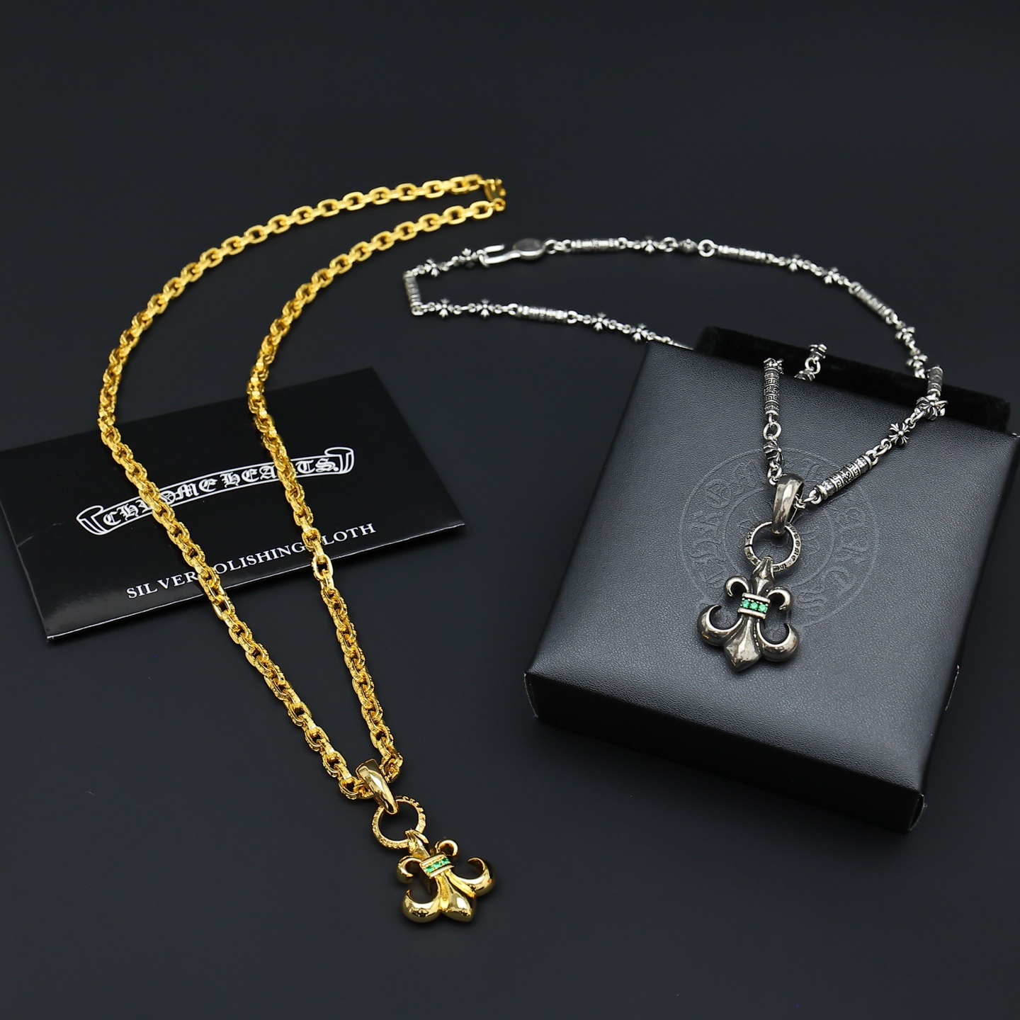 NO:588839,[Hot Recommendation] Chrome Hearts Necklace, Twist Chain is so handsome, Chrome Hearts Necklace has different patterns and design styles, showing a distinctive cross. The Scout flower is the symbol of Chrome Hearts, so it is more durable. Genuine patterned Chrome Hearts are different from the ordinary light version in the market. The quality of the Chrome Hearts is retro and aged. The degree of gray oxygen. ~ A must-have for fashion. Can be worn by both men and women. Trendy fashion, rock punk Thai silver style, retro elements.  The same style for couples is full of fashion and sold directly from the factory. It is versatile and trendy. This model has been on sale. It is a best-selling model in Chrome Hearts. It goes well with fashionable clothes, fine jewelry, chrome hearts, chrome hearts, and necklaces.19860909［爆款推荐］ 克罗心项链,麻花链帅爆了克罗心项链 造型不同的花纹设计风格 呈现出与众不同 十字架 童军花是克罗心的标志所以更经久不衰 正品打版Chrome Hearts克罗心区别市场普通轻版对版对标品质 复古做旧灰氧程度.～潮流时尚必备 男女均可佩戴 潮流时尚,摇滚朋克泰银风格 复古元素 情侣同款时尚感十足厂家直销,个性百搭潮流百搭款. 这款一直在出 克罗心里面热卖款 非常好搭配时尚衣服,饰品精品,chrome hearts,chrome hearts,necklace,Jewelry