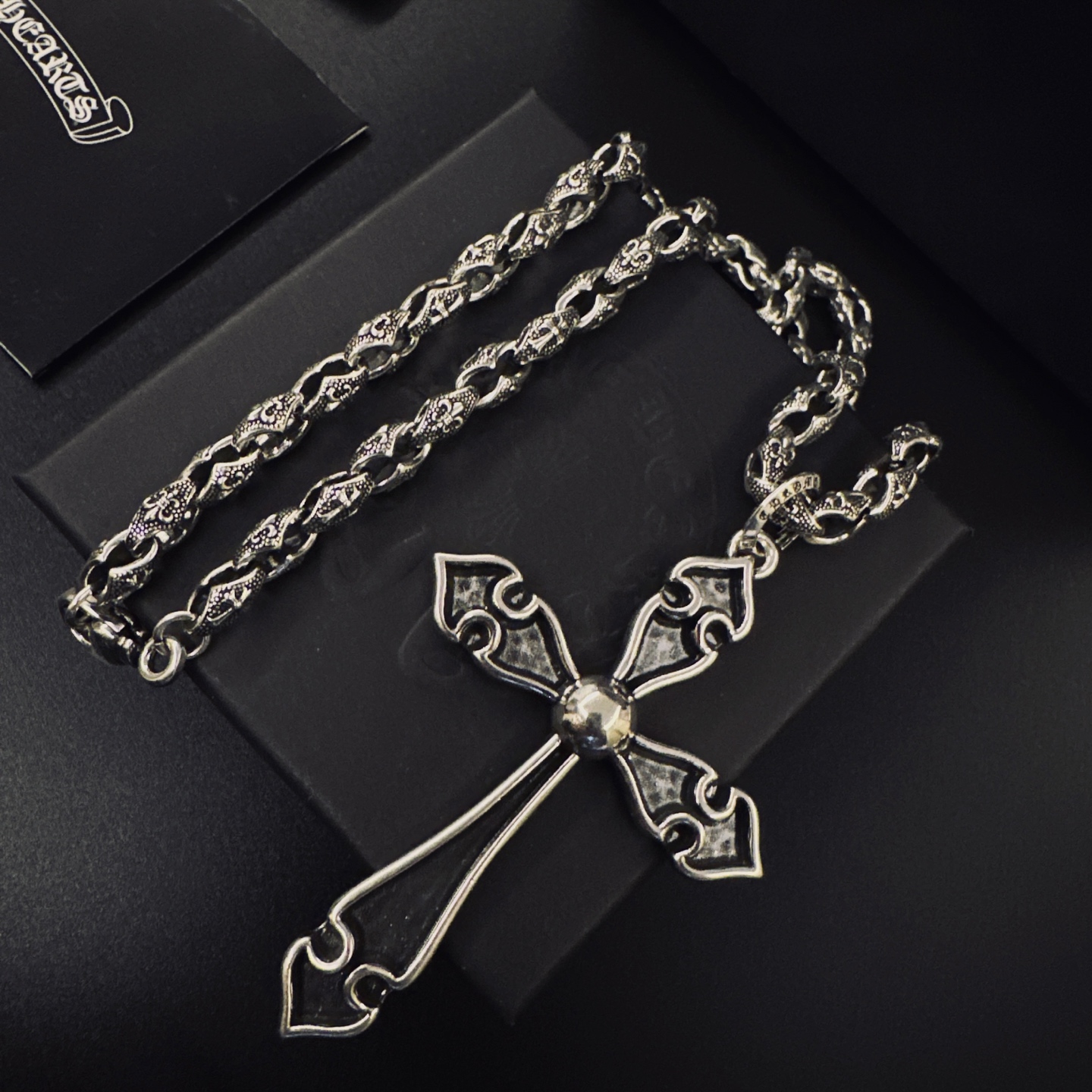 P［爆款推荐］🖤𝐂𝐡𝐫𝐨𝐦𝐞 𝐡𝐞𝐚𝐫𝐭𝐬 克罗心✝️项链，帅爆了克罗心项链 ⚜️造型不同的花纹设计风格