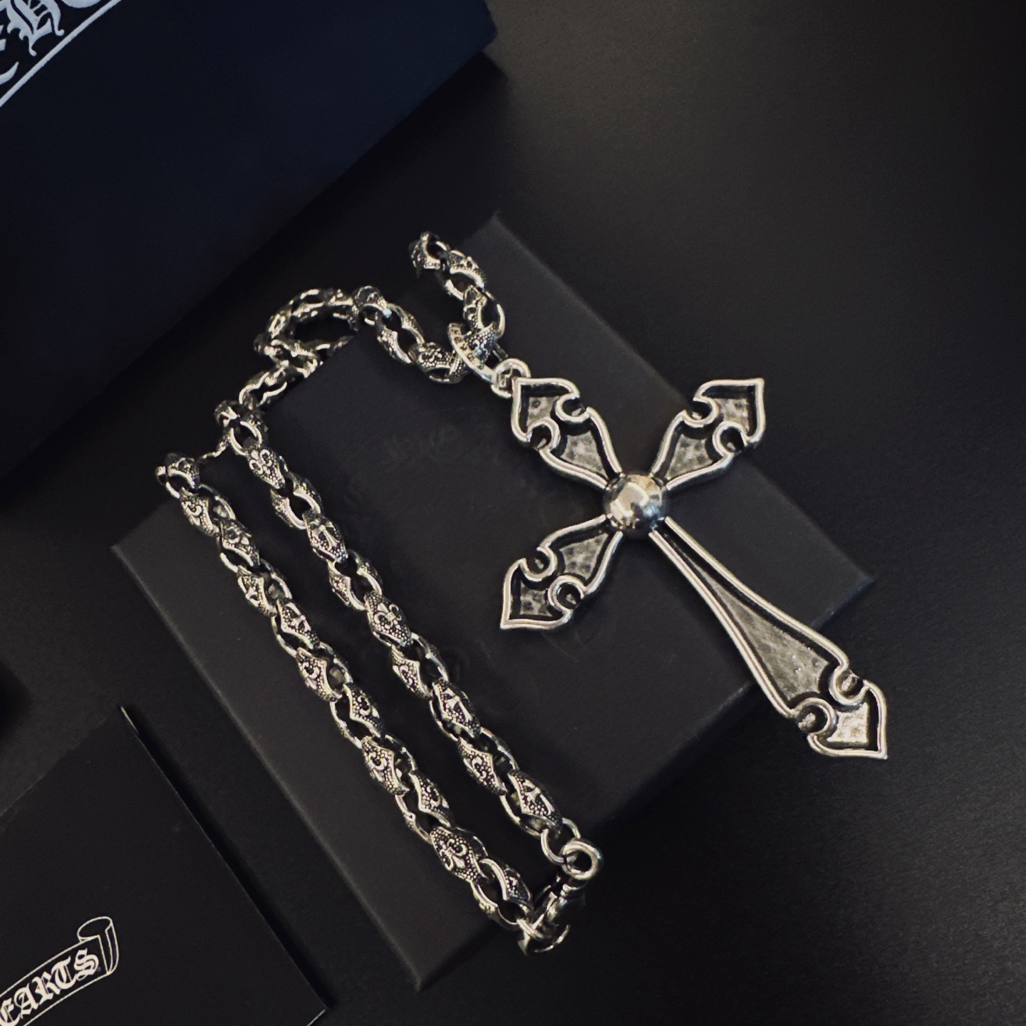 P［爆款推荐］🖤𝐂𝐡𝐫𝐨𝐦𝐞 𝐡𝐞𝐚𝐫𝐭𝐬 克罗心✝️项链，帅爆了克罗心项链 ⚜️造型不同的花纹设计风格