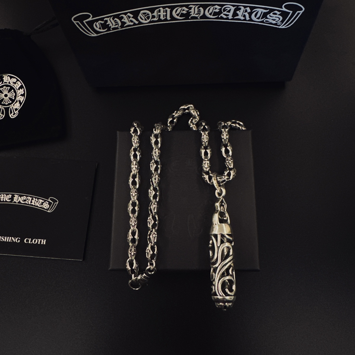 NO:863260,[Hot Recommendation] Chrome Hearts Necklace, the Chrome Hearts Necklace is extremely handsome. The different patterns and design styles show the difference. The cross and the Scout flower are the symbol of Chrome Hearts, so they are more durable. Genuine patterned Chrome Hearts are different from the ordinary light version in the market. The quality is retro and aged. It can be worn by both men and women. Trendy and fashionable, rock punk Thai silver style. Retro elements. The same style for couples is full of fashion sense. Directly sold by the factory, versatile and trendy and versatile.  This has been on sale and is a hot-selling model in Chrome Hearts. It goes well with fashionable clothes, fine jewelry, chrome hearts, chrome hearts, and necklaces.19860909［爆款推荐］ 克罗心项链,帅爆了克罗心项链 造型不同的花纹设计风格 呈现出与众不同 十字架 童军花是克罗心的标志所以更经久不衰 正品打版Chrome Hearts克罗心区别市场普通轻版对版对标品质 复古做旧灰氧程度.～潮流时尚必备 男女均可佩戴 潮流时尚,摇滚朋克泰银风格 复古元素 情侣同款时尚感十足厂家直销,个性百搭潮流百搭款. 这款一直在出 克罗心里面热卖款 非常好搭配时尚衣服,饰品精品,chrome hearts,chrome hearts,necklace,Jewelry