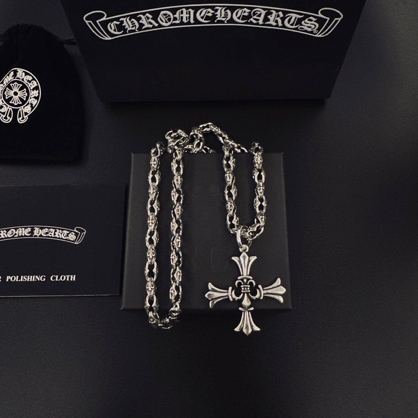 NO:603237,[Hot Recommendation] Chrome Hearts Necklace, the Chrome Hearts Necklace is extremely handsome. The different patterns and design styles show the difference. The cross and the Scout flower are the symbol of Chrome Hearts, so they are more durable. Genuine patterned Chrome Hearts are different from the ordinary light version in the market. The quality is retro and aged. It can be worn by both men and women. Trendy and fashionable, rock punk Thai silver style. Retro elements. The same style for couples is full of fashion sense. Directly sold by the factory, versatile and trendy and versatile.  This has been on sale and is a hot-selling model in Chrome Hearts. It goes well with fashionable clothes, fine jewelry, chrome hearts, chrome hearts, and necklaces.19860909［爆款推荐］ 克罗心项链,帅爆了克罗心项链 造型不同的花纹设计风格 呈现出与众不同 十字架 童军花是克罗心的标志所以更经久不衰 正品打版Chrome Hearts克罗心区别市场普通轻版对版对标品质 复古做旧灰氧程度.～潮流时尚必备 男女均可佩戴 潮流时尚,摇滚朋克泰银风格 复古元素 情侣同款时尚感十足厂家直销,个性百搭潮流百搭款. 这款一直在出 克罗心里面热卖款 非常好搭配时尚衣服,饰品精品,chrome hearts,chrome hearts,necklace,Jewelry