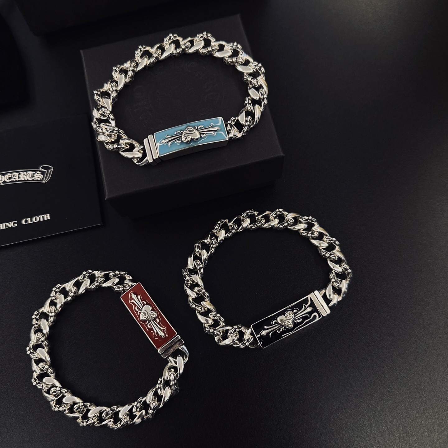 NO:642254,[Hot Recommendation] Chrome Hearts Necklace, Extremely Handsome Chrome Hearts Bracelet. The different pattern design styles show a distinctive cross. The Scout flower is the symbol of Chrome Hearts, so it is more durable. Genuine patterned Chrome Hearts are different from the ordinary light version in the market. The quality is retro and aged. The degree of gray oxygen. ~ Trendy and fashionable must-have. Can be worn by both men and women. Trendy fashion, rock punk Thai silver style, retro elements. The same style for couples is full of fashion sense. Directly sold by the factory, versatile and trendy and versatile.  This has been on sale and is a hot-selling model in Chrome Hearts. It goes well with fashionable clothes, fine jewelry, chrome hearts, chrome hearts, necklace, and bracelets.19860909［爆款推荐］ 克罗心项链,帅爆了克罗心手链 造型不同的花纹设计风格 呈现出与众不同 十字架 童军花是克罗心的标志所以更经久不衰 正品打版Chrome Hearts克罗心区别市场普通轻版对版对标品质 复古做旧灰氧程度.～潮流时尚必备 男女均可佩戴 潮流时尚,摇滚朋克泰银风格 复古元素 情侣同款时尚感十足厂家直销,个性百搭潮流百搭款. 这款一直在出 克罗心里面热卖款 非常好搭配时尚衣服,饰品精品,chrome hearts,chrome hearts,necklace,bracelet,Jewelry