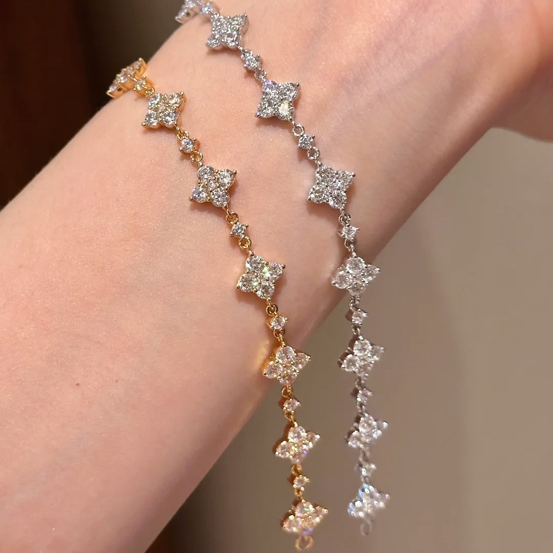 NO:641934,Light luxury and high-end 8-flower diamond pull-out bracelet, fashionable and versatile four-leaf flower high-carbon diamond bracelet for women, boutique jewelry, bracelet19860909款轻奢高级感8花镶钻可抽拉手链时尚百搭四叶花高碳钻手饰女,饰品精品,bracelet,Jewelry
