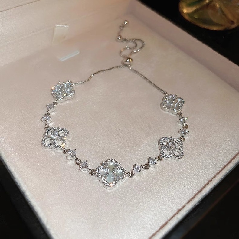 NO:641901,Xiaohongshu’s popular high-end mother-of-pearl four-leaf clover bracelet for girls, clover, light luxury niche exquisite hand jewelry, boutique jewelry, bracelet19860909小红书爆款高级感贝母四叶草手链女生款幸运草轻奢小众精致手饰,饰品精品,bracelet,Jewelry