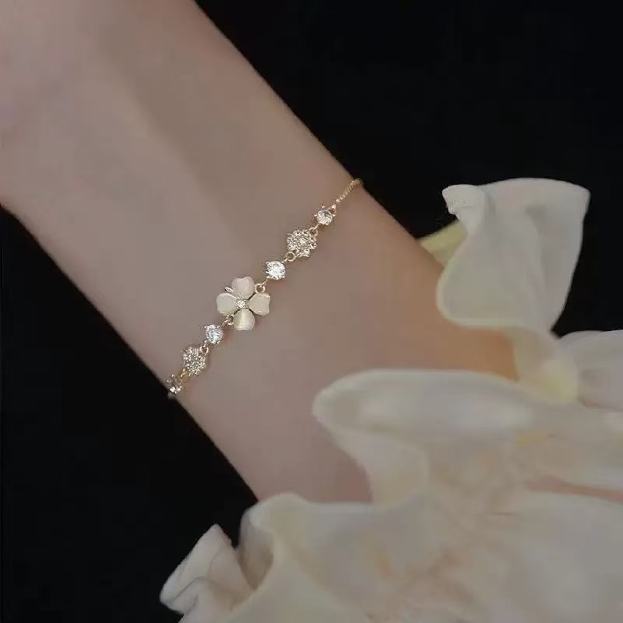 NO:641910,Internet celebrity bracelet for women ins niche versatile design cat's eye stone four-leaf clover five-flower bracelet new style gift for best friends, jewelry boutique, bracelet19860909网红手链女ins小众百搭设计猫眼石四叶草五花手饰新款送闺蜜,饰品精品,bracelet,Jewelry