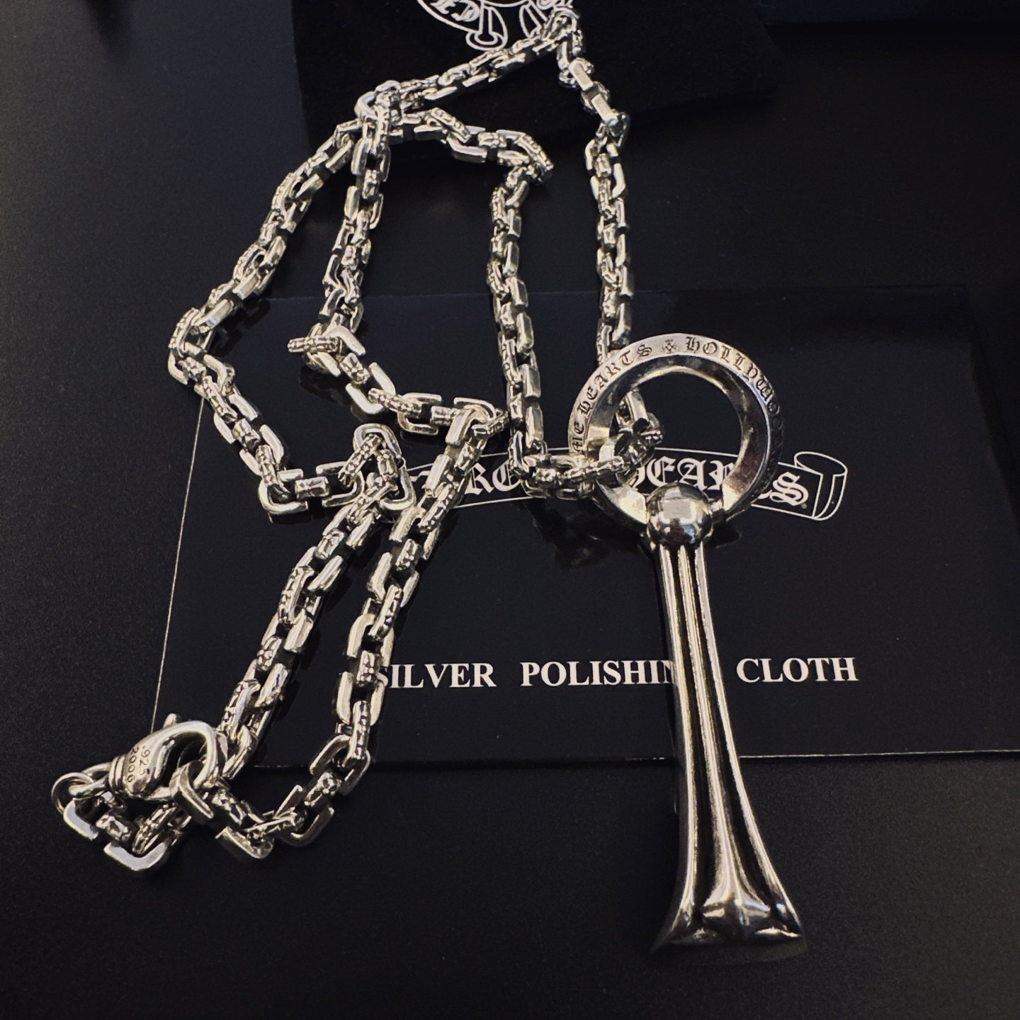 🆕 P［新品上架］𝐂𝐡𝐫𝐨𝐦𝐞 𝐡𝐞𝐚𝐫𝐭𝐬 克罗心项链，帅爆了最新款克罗心项链 ⚜️造型不同的花纹设计风格 呈现出与众