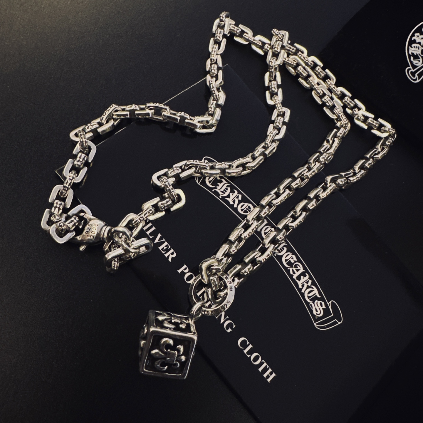 🆕 P［新品上架］𝐂𝐡𝐫𝐨𝐦𝐞 𝐡𝐞𝐚𝐫𝐭𝐬 克罗心项链，帅爆了最新款克罗心项链 ⚜️造型不同的花纹设计风格 呈现出与众