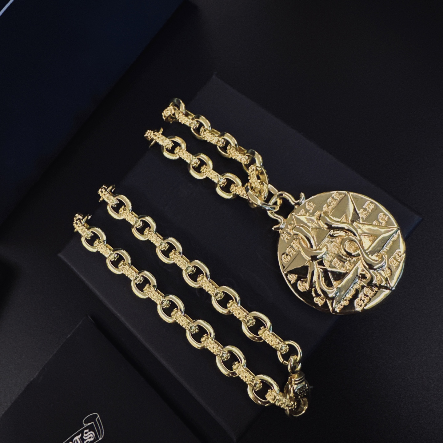 🆕 P［新品上架］𝐂𝐡𝐫𝐨𝐦𝐞 𝐡𝐞𝐚𝐫𝐭𝐬 克罗心项链，帅爆了最新款克罗心项链 ⚜️造型不同的花纹设计风格 呈现出与众