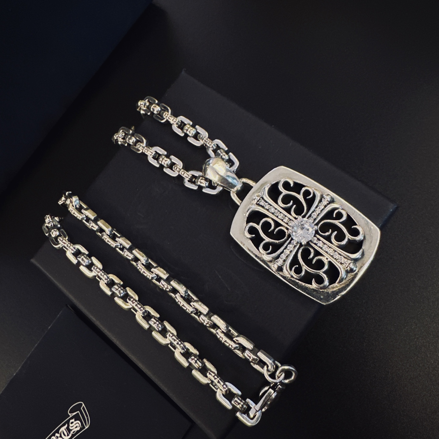 🆕 P［新品上架］𝐂𝐡𝐫𝐨𝐦𝐞 𝐡𝐞𝐚𝐫𝐭𝐬 克罗心项链，帅爆了最新款克罗心项链 ⚜️造型不同的花纹设计