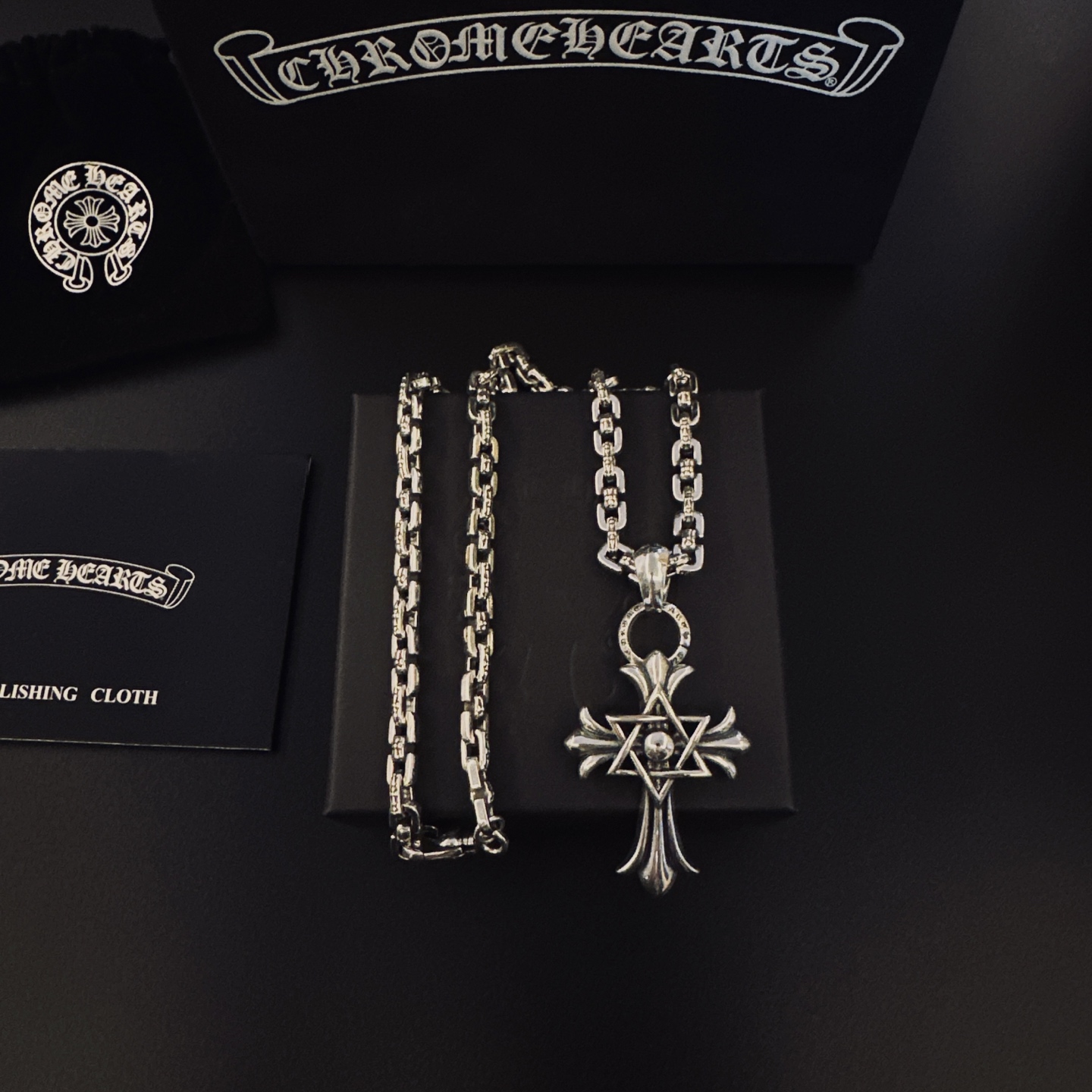 NO:642257,[New product on the shelves] Chrome Hearts Necklace, the latest Chrome Hearts necklace is so cool. Different patterns and design styles show a distinctive cross. The Scout flower is the symbol of Chrome Hearts, so it is more durable. Authentic Chrome Hearts Chrome Hearts are different from the ordinary light version in the market. The quality of the Chrome Hearts is retro and aged. Gray oxidation level. ~ Trendy and fashionable must-have. Can be worn by both men and women. Trendy fashion, rock punk Thai silver style. Retro elements. Couples have the same style without breaking out. Factory direct sales, high-quality jewelry, chrome  hearts,chrome hearts,necklace19860909［新品上架］ 克罗心项链,帅爆了最新款克罗心项链 造型不同的花纹设计风格 呈现出与众不同 十字架 童军花是克罗心的标志所以更经久不衰 正品打版Chrome Hearts克罗心区别市场普通轻版 对版对标品质 复古做旧灰氧程度.～潮流时尚必备 男女均可佩戴 潮流时尚,摇滚朋克泰银风格 复古元素 情侣同款不爆不发厂家直销,饰品精品,chrome hearts,chrome hearts,necklace,Jewelry
