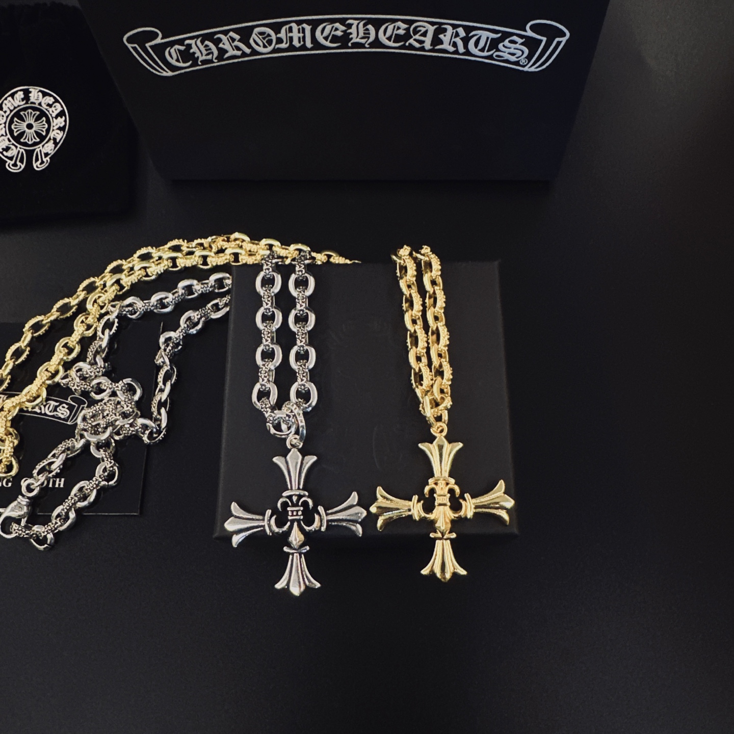 NO:642251,[New product on the shelves] Chrome Hearts Necklace, the latest Chrome Hearts necklace is so cool. Different patterns and design styles show a distinctive cross. The Scout flower is the symbol of Chrome Hearts, so it is more durable. Authentic Chrome Hearts Chrome Hearts are different from the ordinary light version in the market. The quality of the Chrome Hearts is retro and aged. Gray oxidation level. ~ Trendy and fashionable must-have. Can be worn by both men and women. Trendy fashion, rock punk Thai silver style. Retro elements. Couples have the same style without breaking out. Factory direct sales, high-quality jewelry, chrome  hearts,chrome hearts,necklace19860909［新品上架］ 克罗心项链,帅爆了最新款克罗心项链 造型不同的花纹设计风格 呈现出与众不同 十字架 童军花是克罗心的标志所以更经久不衰 正品打版Chrome Hearts克罗心区别市场普通轻版 对版对标品质 复古做旧灰氧程度.～潮流时尚必备 男女均可佩戴 潮流时尚,摇滚朋克泰银风格 复古元素 情侣同款不爆不发厂家直销,饰品精品,chrome hearts,chrome hearts,necklace,Jewelry