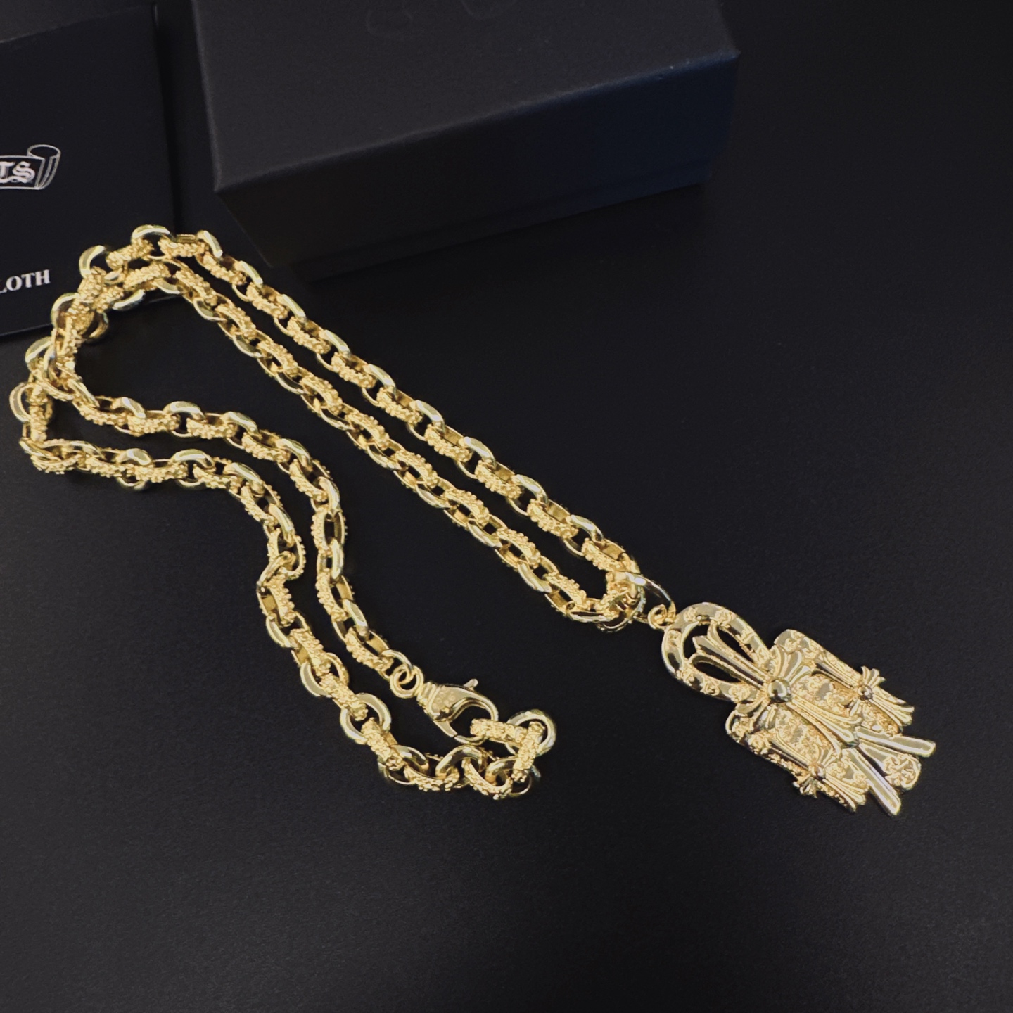 🆕 。［新品上架］𝐂𝐡𝐫𝐨𝐦𝐞 𝐡𝐞𝐚𝐫𝐭𝐬 克罗心项链，帅爆了最新款克罗心项链 ⚜️造型不同的花纹设计