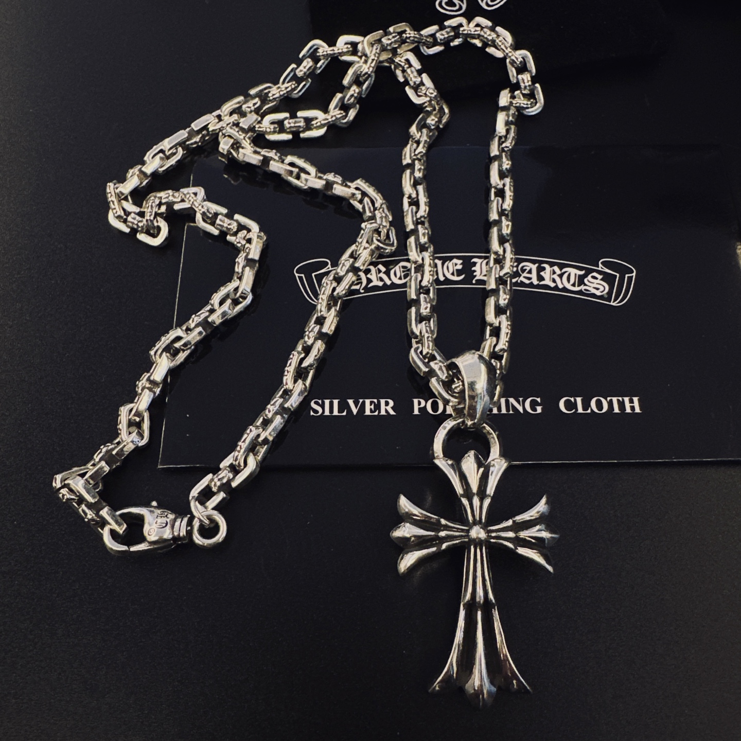 🆕 。［新品上架］𝐂𝐡𝐫𝐨𝐦𝐞 𝐡𝐞𝐚𝐫𝐭𝐬 克罗心项链，帅爆了最新款克罗心项链 ⚜️造型不同的花纹设计