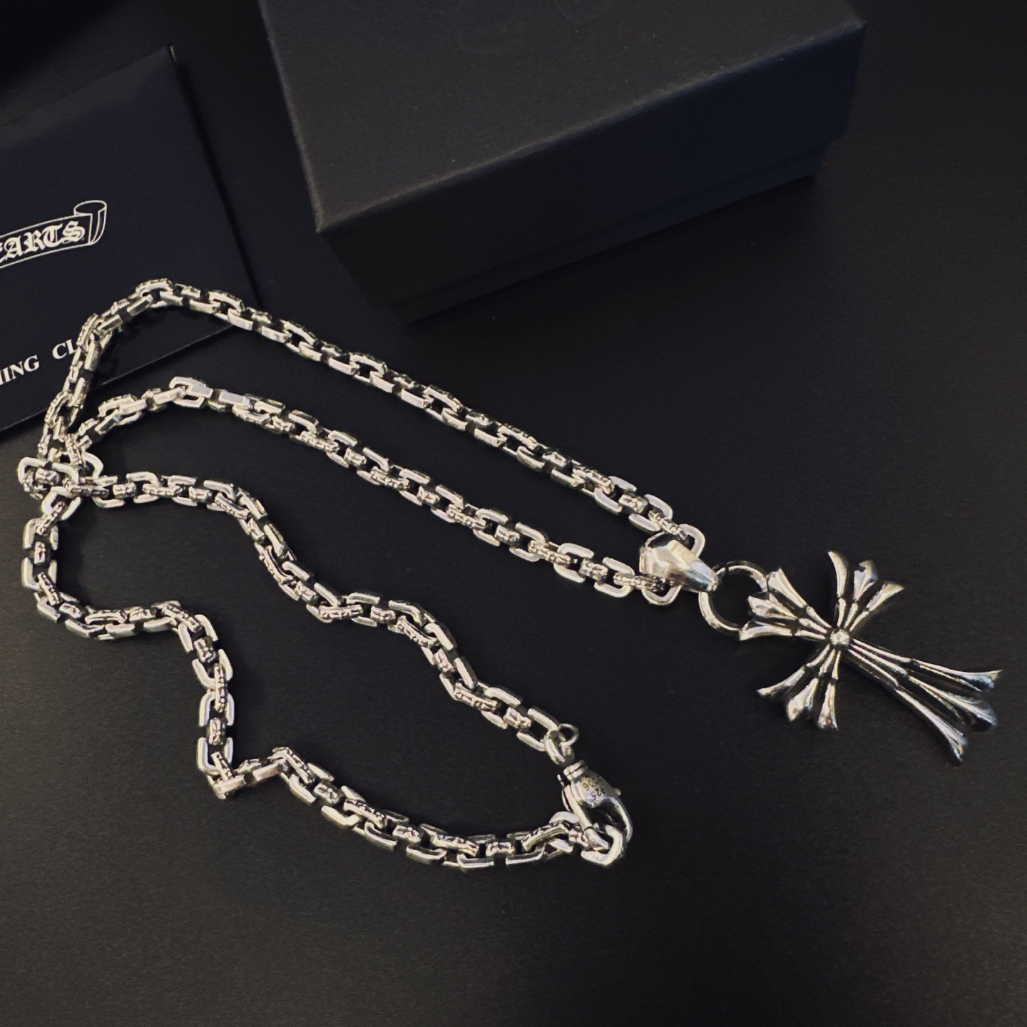 🆕 。［新品上架］𝐂𝐡𝐫𝐨𝐦𝐞 𝐡𝐞𝐚𝐫𝐭𝐬 克罗心项链，帅爆了最新款克罗心项链 ⚜️造型不同的花纹设计