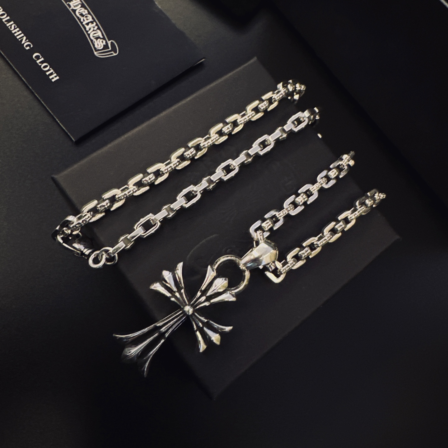 🆕 。［新品上架］𝐂𝐡𝐫𝐨𝐦𝐞 𝐡𝐞𝐚𝐫𝐭𝐬 克罗心项链，帅爆了最新款克罗心项链 ⚜️造型不同的花纹设计