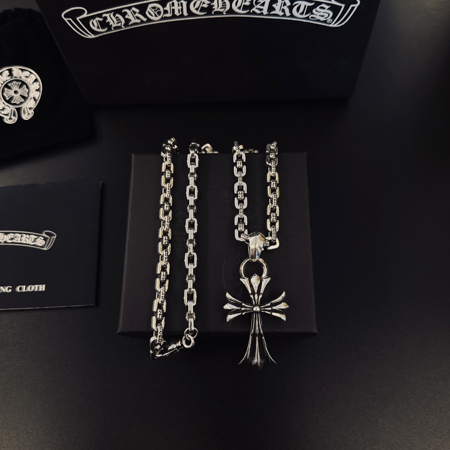 🆕 。［新品上架］𝐂𝐡𝐫𝐨𝐦𝐞 𝐡𝐞𝐚𝐫𝐭𝐬 克罗心项链，帅爆了最新款克罗心项链 ⚜️造型不同的花纹设计