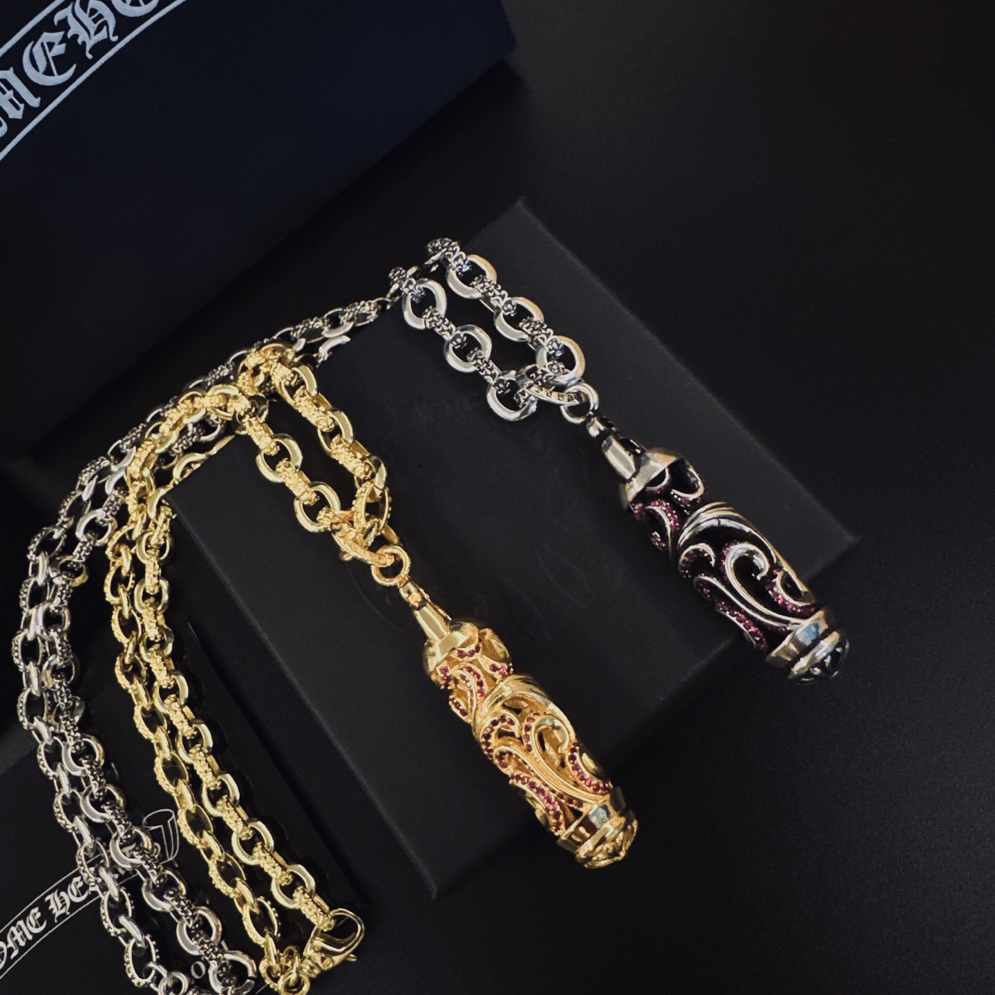 🆕 P［新品上架］𝐂𝐡𝐫𝐨𝐦𝐞 𝐡𝐞𝐚𝐫𝐭𝐬 克罗心项链，帅爆了最新款克罗心项链 ⚜️造型不同的花纹设计风格 呈现出与众