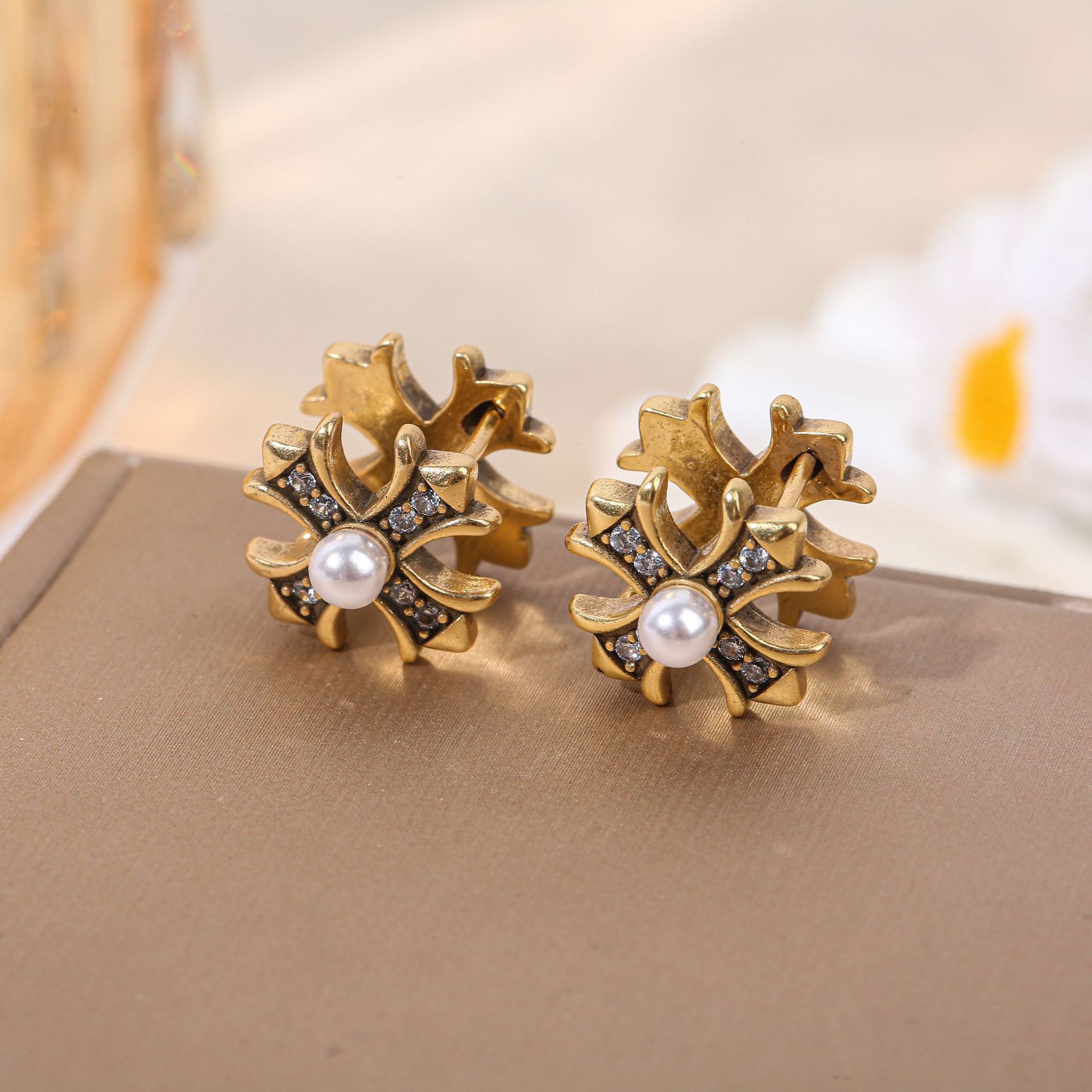 NO:678078,Cross vintage pearl zircon earrings cross-border popular best-selling model, fine jewelry19860909十字架复古珍珠锆石耳扣跨境流行热销款,饰品精品,Jewelry