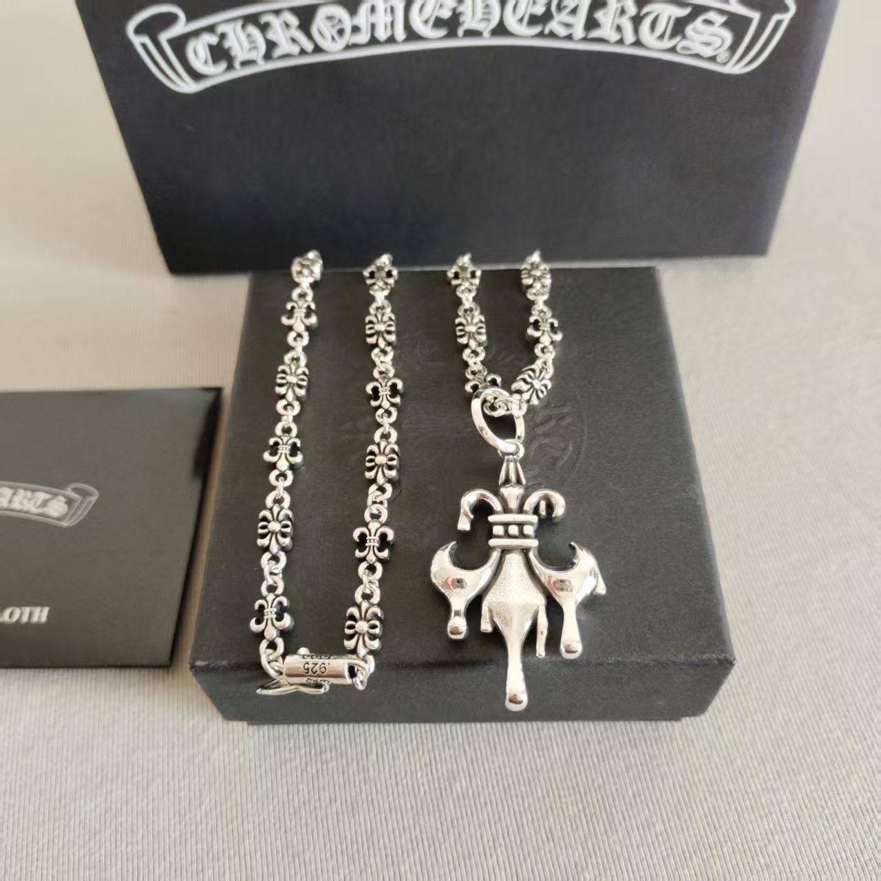 NO:896082,So handsome, the latest Chrome Hearts. No explosions, no hair. Factory direct sales. Original one-to-one reproduction. Chrome Hearts retro necklace, fine jewelry, chrome hearts, necklace.19860909太帅爆了最新款克罗心 不爆不发 厂家直销 原版一比一复刻 克罗心复古项链,饰品精品,chrome hearts,necklace,Jewelry