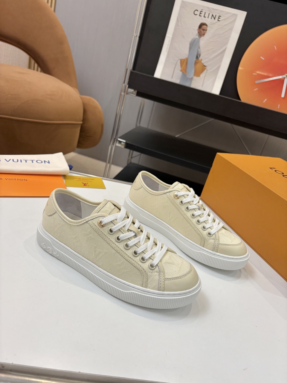 NO:346825,Real-priced couple style, top-level version) LV Louis Vuitton L Home Donkey Brand②⑤ Lagoon series Thick-soled denim denim embossed presbyopia thick-soled casual sneakers skateboard shoes Original purchase and development Made this Lagoon sneakers are made of Monogram denim, injected with a retro atmosphere to the classic design. The leather trim is leaping into the Louis Vuitton logo, inscribed eyelets, laces and shoelaces highlight the exquisite details, embellishing Monogram The rubber outsole of the floral perfect overall fabric imported custom-made top layer cowhide inner imported cowhide original imported cowhide original sole made of unslip TPU material 2.5CM sole thickness: 35-45 (female 40.41.42, male 39.45 for return and exchange) Packaging and delivery counter exquisite packaging, louis  vuitton, louis vuitton, louis vuitton, louis vuitton, sneakers, cowhide19860909实价情侣款、顶级版本） LV路易威登L家 驴牌②⑤最新Lagoon系列 厚底丹宁牛仔布 压花 老花 厚底 休闲运动鞋 滑板鞋 原版购入开发 做货 这款Lagoon 运动鞋取材 Monogram 丹宁布,为经典设计注入复古气息.皮革饰边跃现路易威登标识,铭纹孔眼、镶边和鞋带彰显考究细节,点缀 Monogram 花卉的橡胶外底完善整体 面料原版进口定制头层牛皮 内里原版进口牛皮里 鞋底原版开模防滑TPU材质 底厚2.5CM 码数:35-45（女40.41.42、男39.45定不退换） 包装配送专柜精美包装,,louis vuitton,louis vuitton,louis vuitton,louis vuitton,sneakers,cowhide,Men's shoes