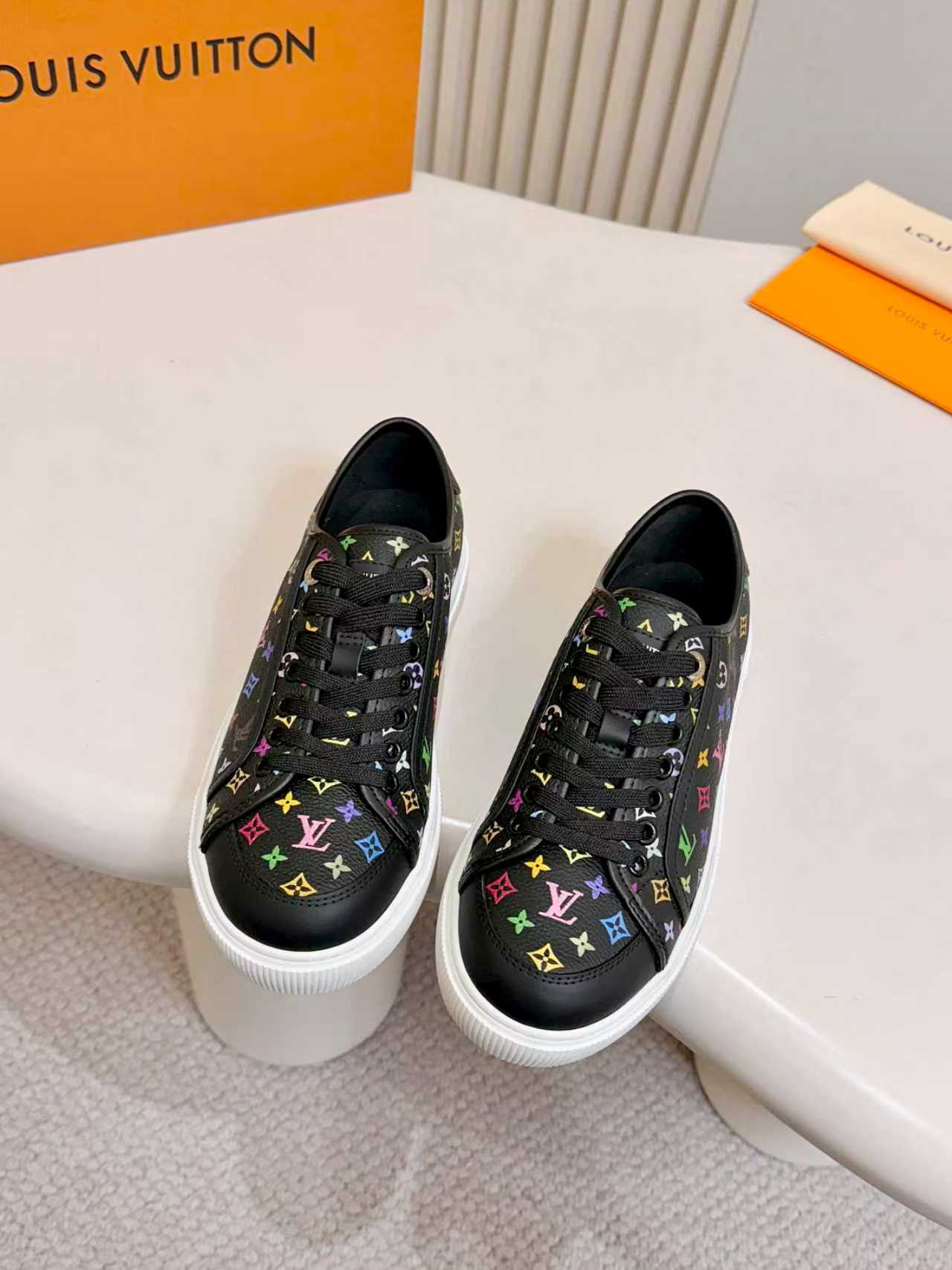 NO:759495,LV | Louis Vuitton 26ss2026 spring and summer new top version!  !  The original version is the same, focusing on the latest LV LAGOON sneakers, new BS purchasing level!  Full of high-end feel!  A popular model among bloggers at home and abroad, it is retro, fashionable and looks great on your feet!  The official website's main recommendation★ - Sweet - ■Highly customized three-color presbyopia leather on the upper ■Imported hybrid sheepskin lining on the inside ■Original molded TPU outsole ■Shoe size 35-39 (40.41 customization is non-refundable), casual shoes/sports shoes, louis vuitton, louis vuitton, stuart weitzman, sneakers, sheepskin19860909LV |路易威登26ss2026春夏 新品顶级版本！！原版一致 主打最新款 LV LAGOON 运动鞋硬货上新 BS 代购级别！高级感十足！国内外博主刷爆的一款, 复古又时髦上脚美炸了！官网主推款★ - Sweet - ■鞋面高定制三彩老花皮 ■内里进口混种羊皮里 ■大底原版开模 TPU 大底 ■鞋码35-39(40.41定制不退换）,休闲鞋/运动鞋,louis vuitton,louis vuitton,stuart weitzman,sneakers,sheepskin,Women's Shoes