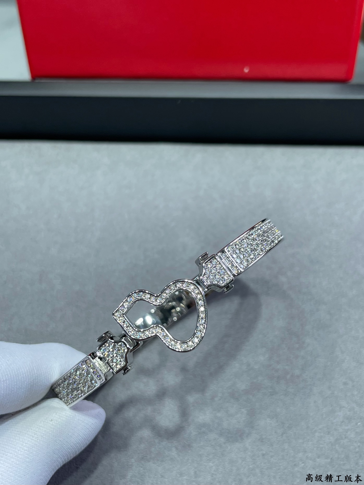 920 V Gold Jewelry Collection by Qeelin Featuring Quilin Motif - 图片 7