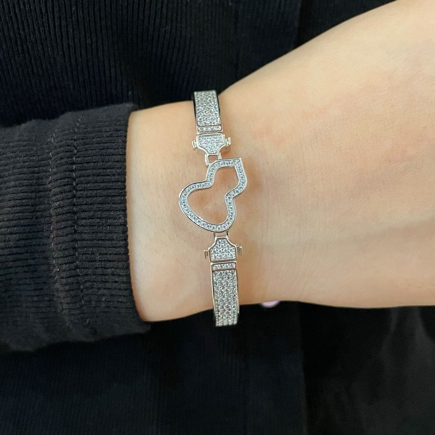 920 V Gold Jewelry Collection by Qeelin Featuring Quilin Motif - 图片 1
