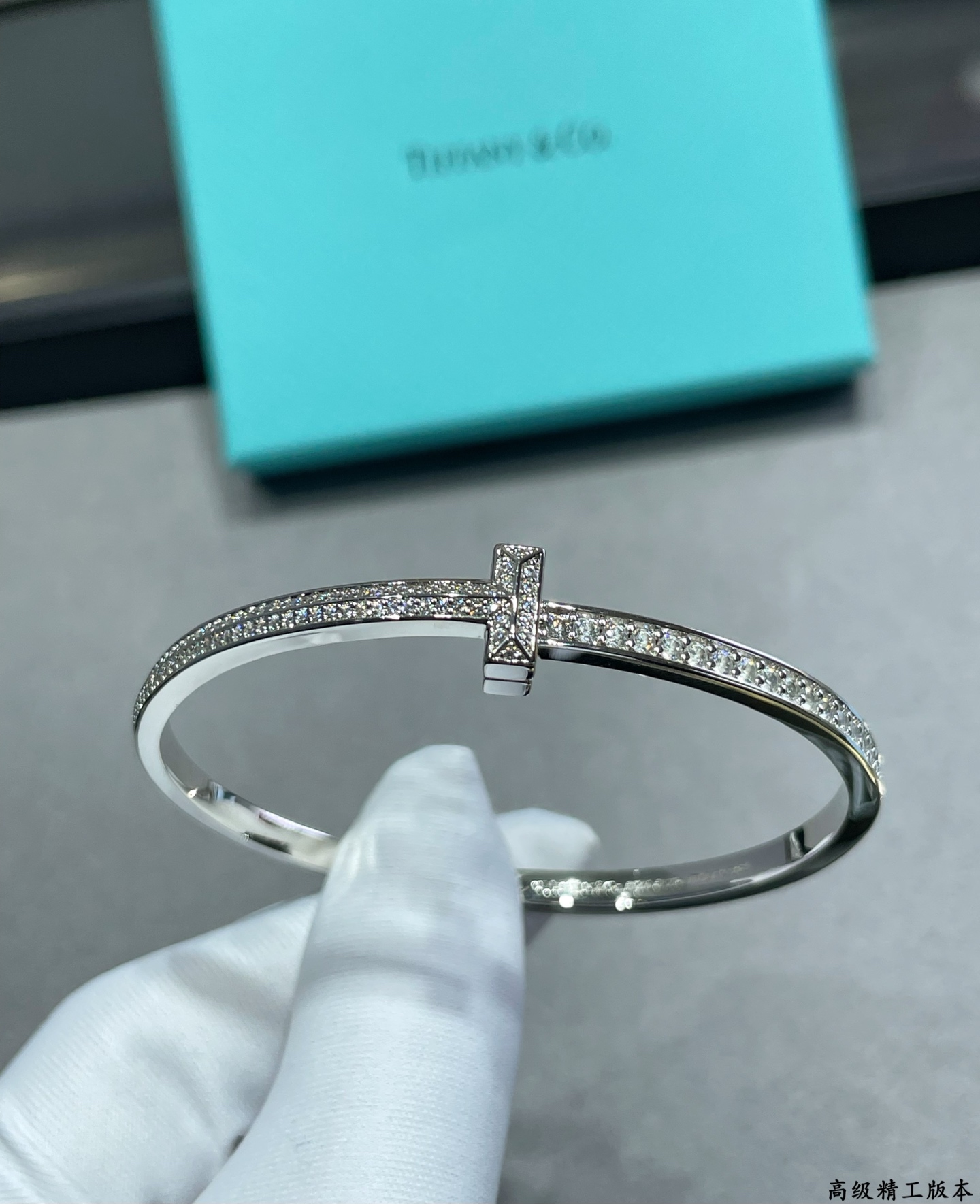 Luxury Tiffany T1 Bracelet: Hand-Laid Drills, Gold Material, Face-Flips Intact. - 图片 6