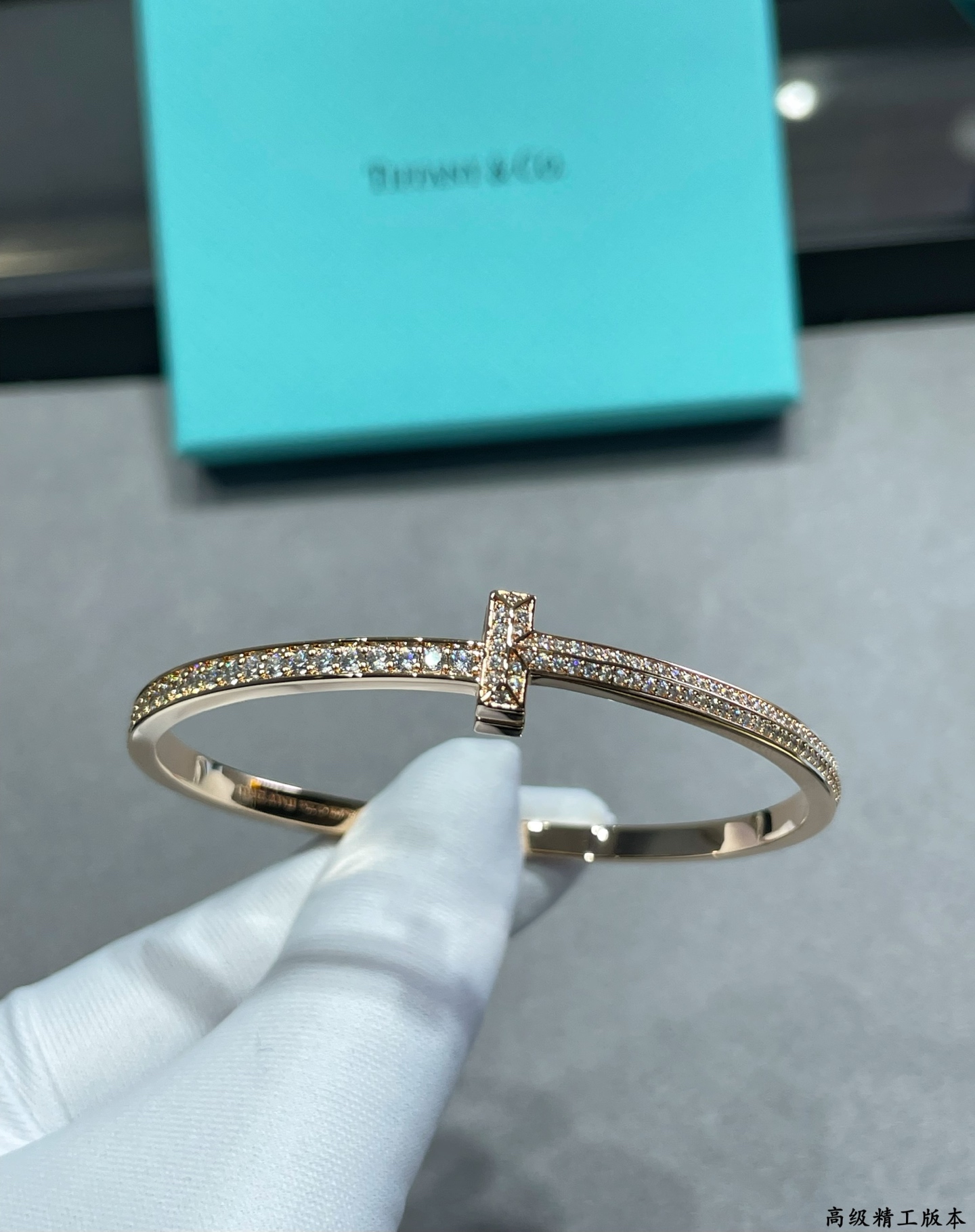 Luxury Tiffany T1 Bracelet: Hand-Laid Drills, Gold Material, Face-Flips Intact. - 图片 5