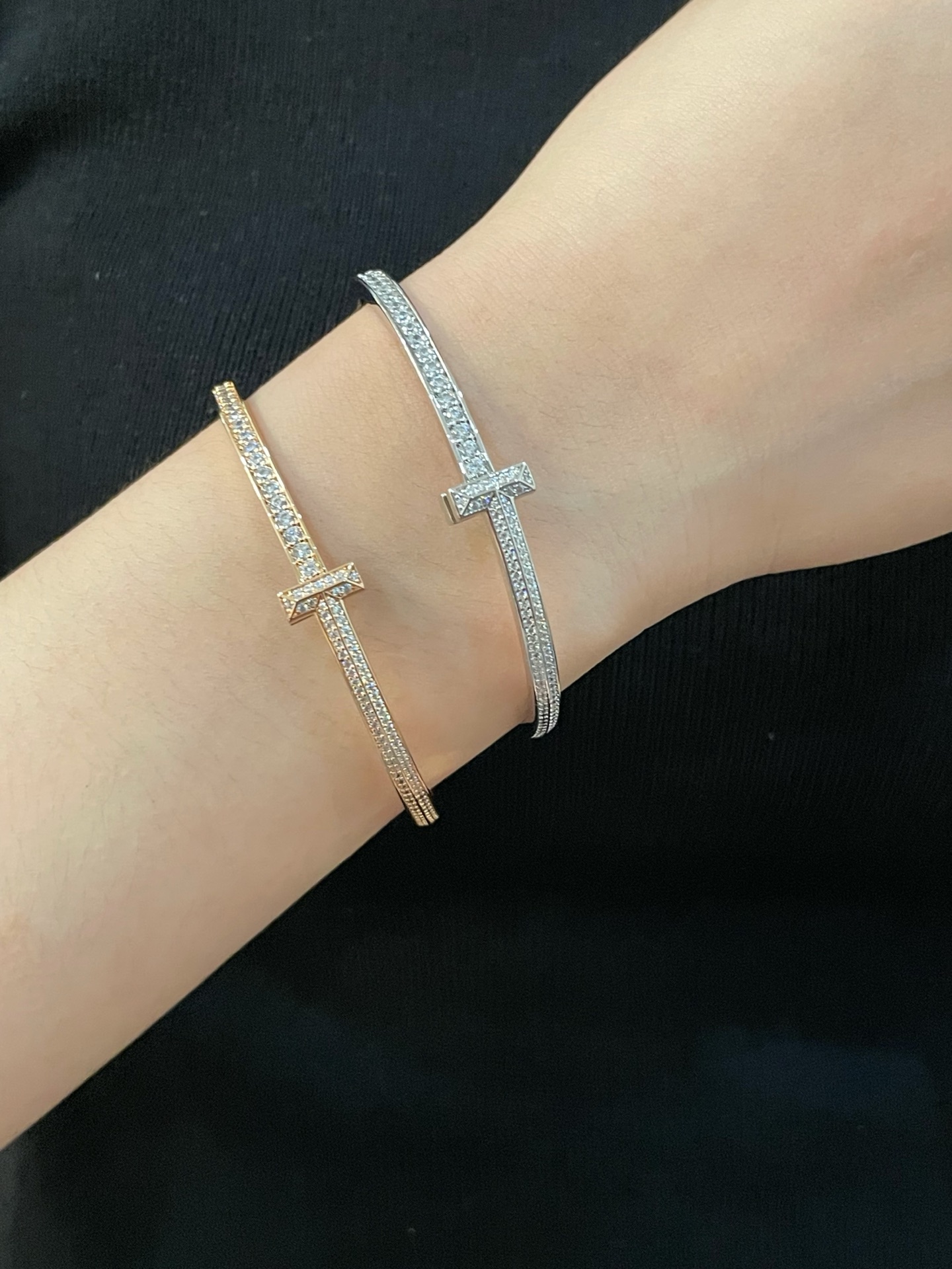 Luxury Tiffany T1 Bracelet: Hand-Laid Drills, Gold Material, Face-Flips Intact.