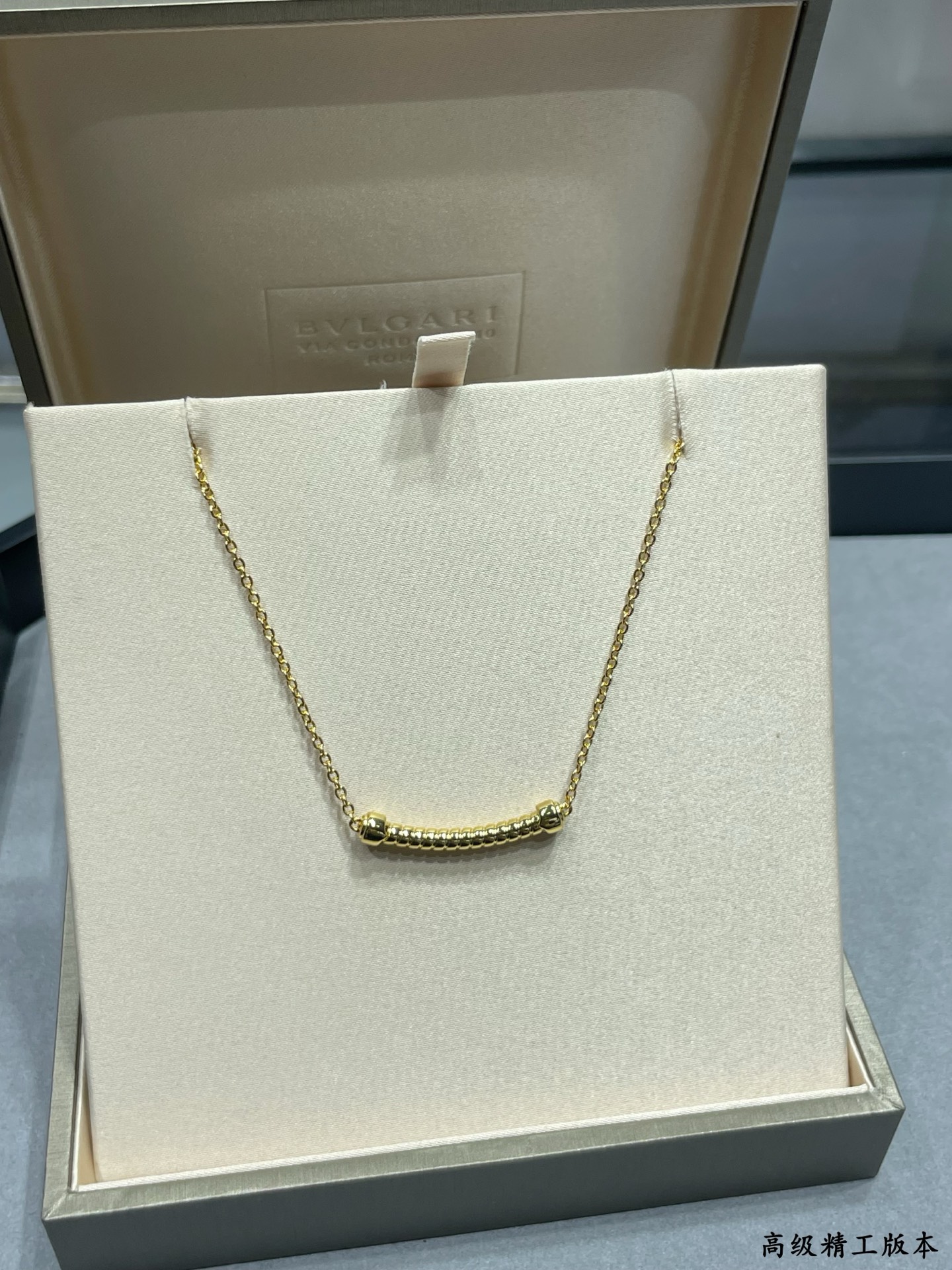  V金材质  宝格丽水管项链💎💐项链造型灵感来自于古希腊罗马时期的水管建筑结构，通过精细的雕刻技术和卓越