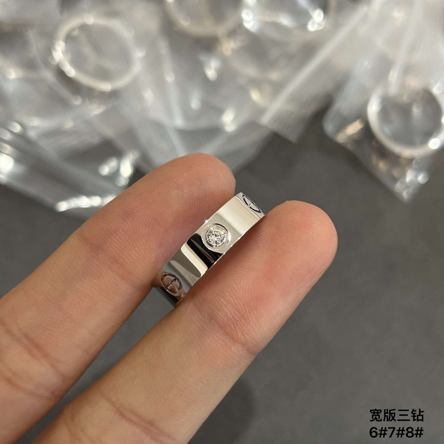  卡地亚宽版三钻戒指到货了，
