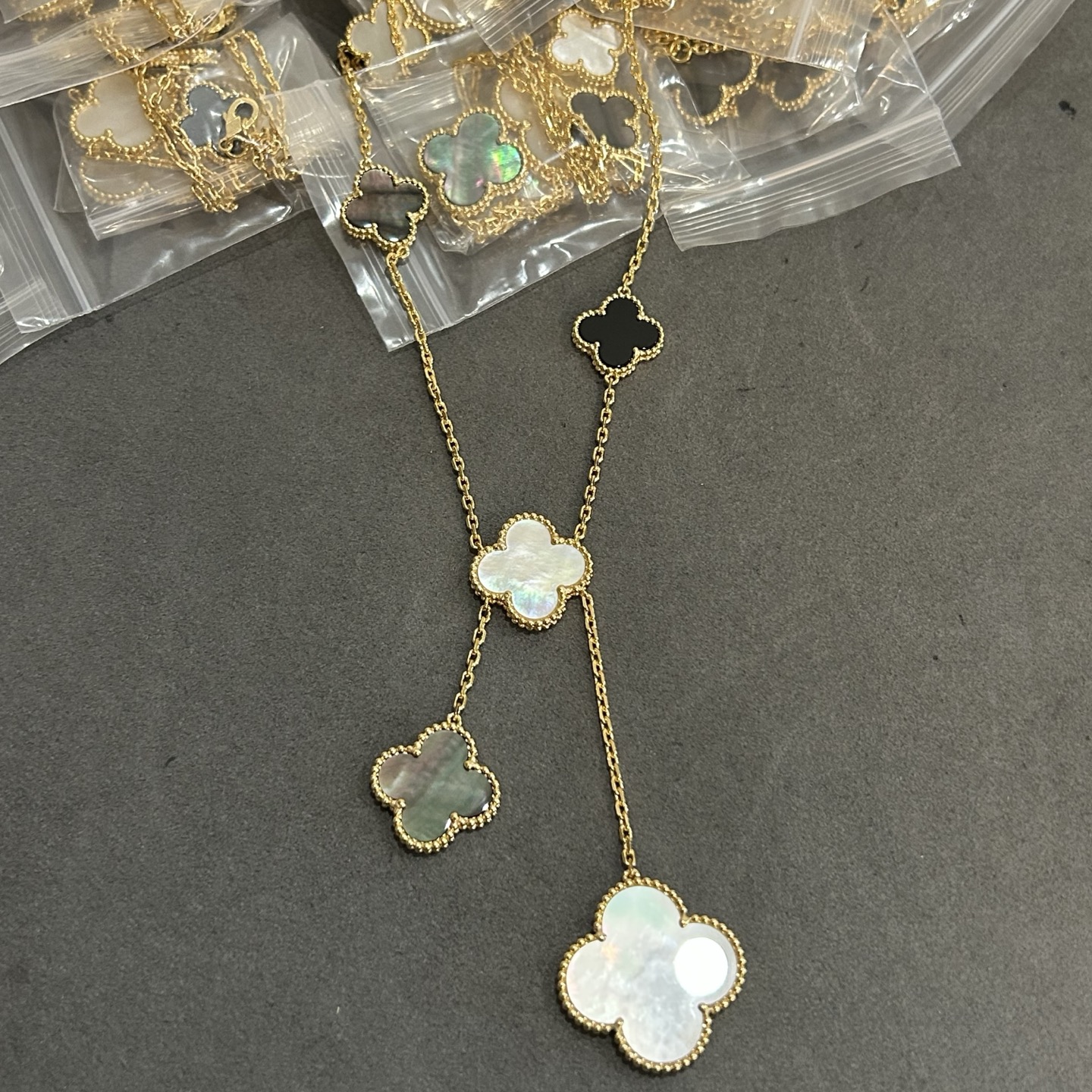 Van Cleef & Arpels vca黑灰白四叶六花项链