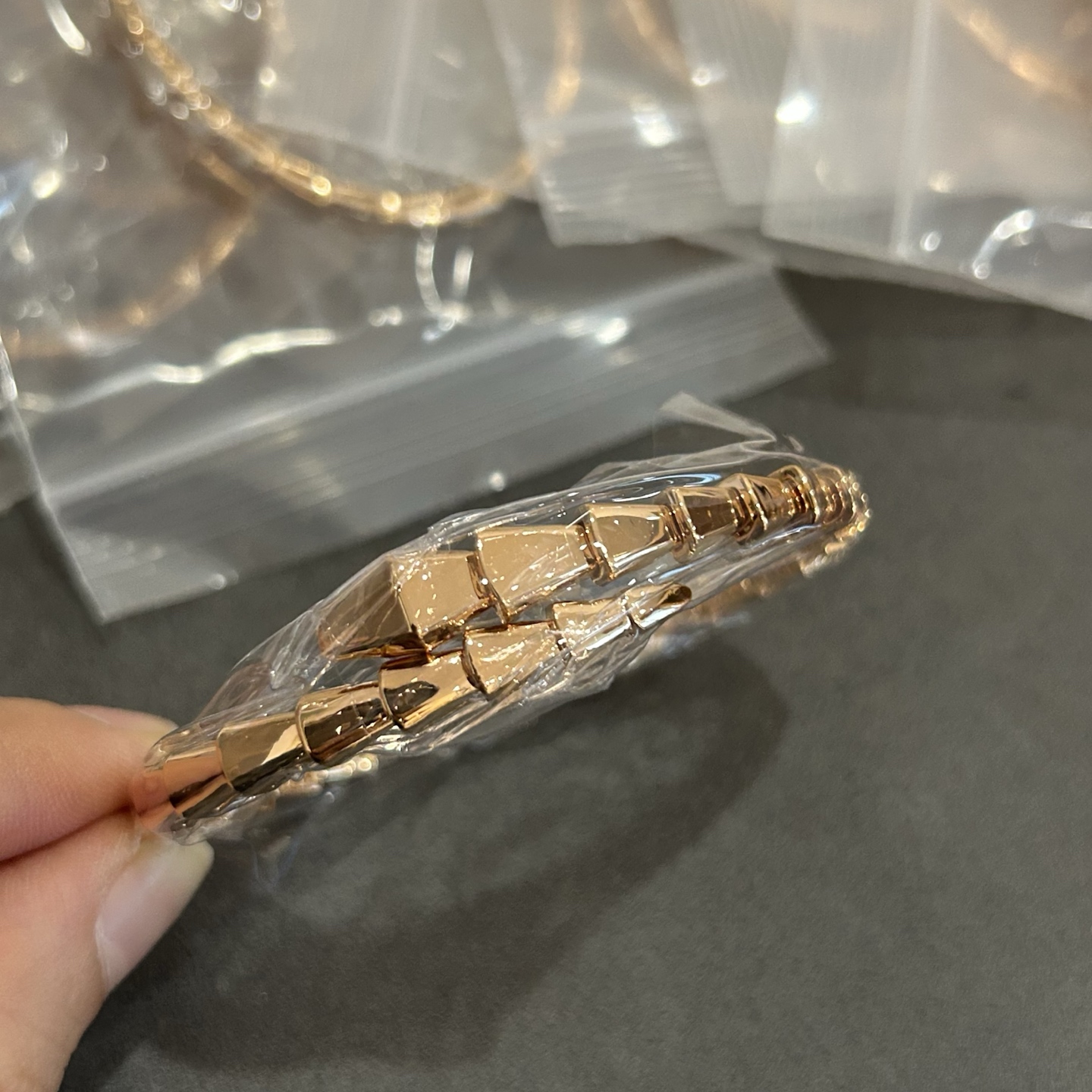  宝格丽光金细蛇手镯到货了，