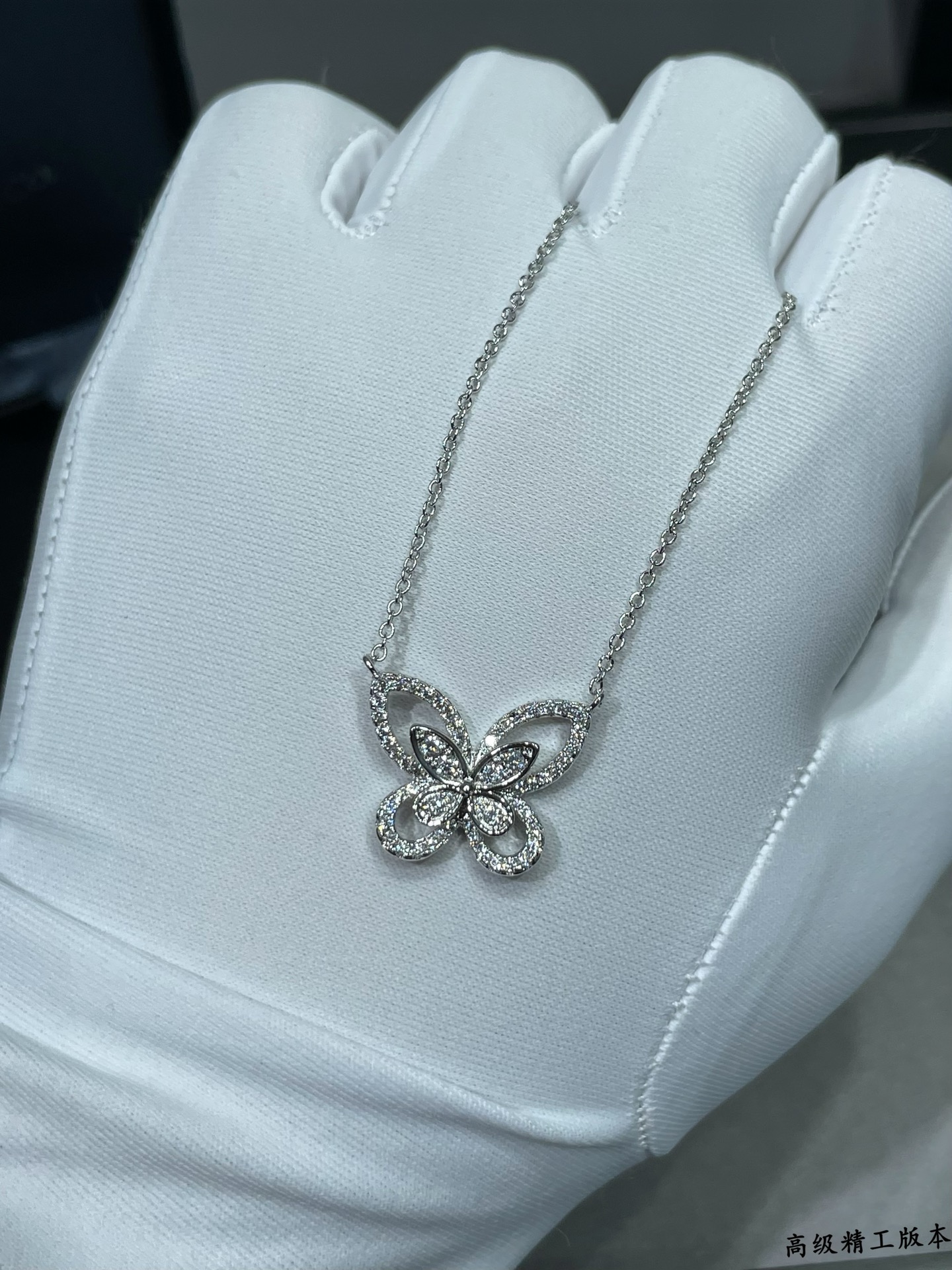  升级版本，可抽拉💕V金材质   格拉芙单只大蝴蝶项链，高级珠宝作品 线条灵动的蝴蝶结或环绕指间、或在颈