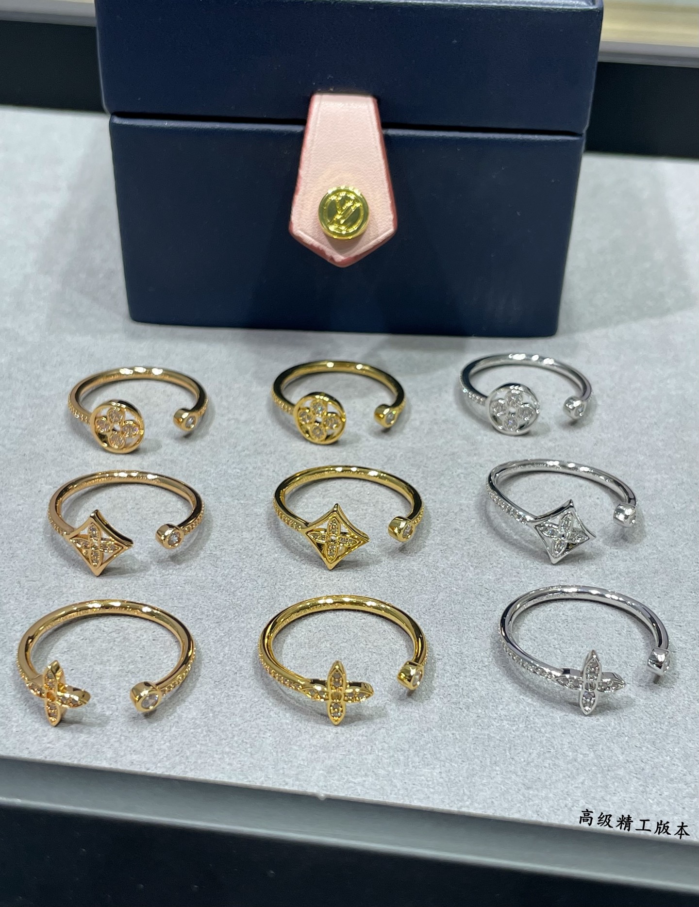  V金镀咪金   码数：678。🔥🔥LV高级精工版圆形单花满钻戒指💍美丽的花朵绽放璀璨的玫瑰金光。在钻石