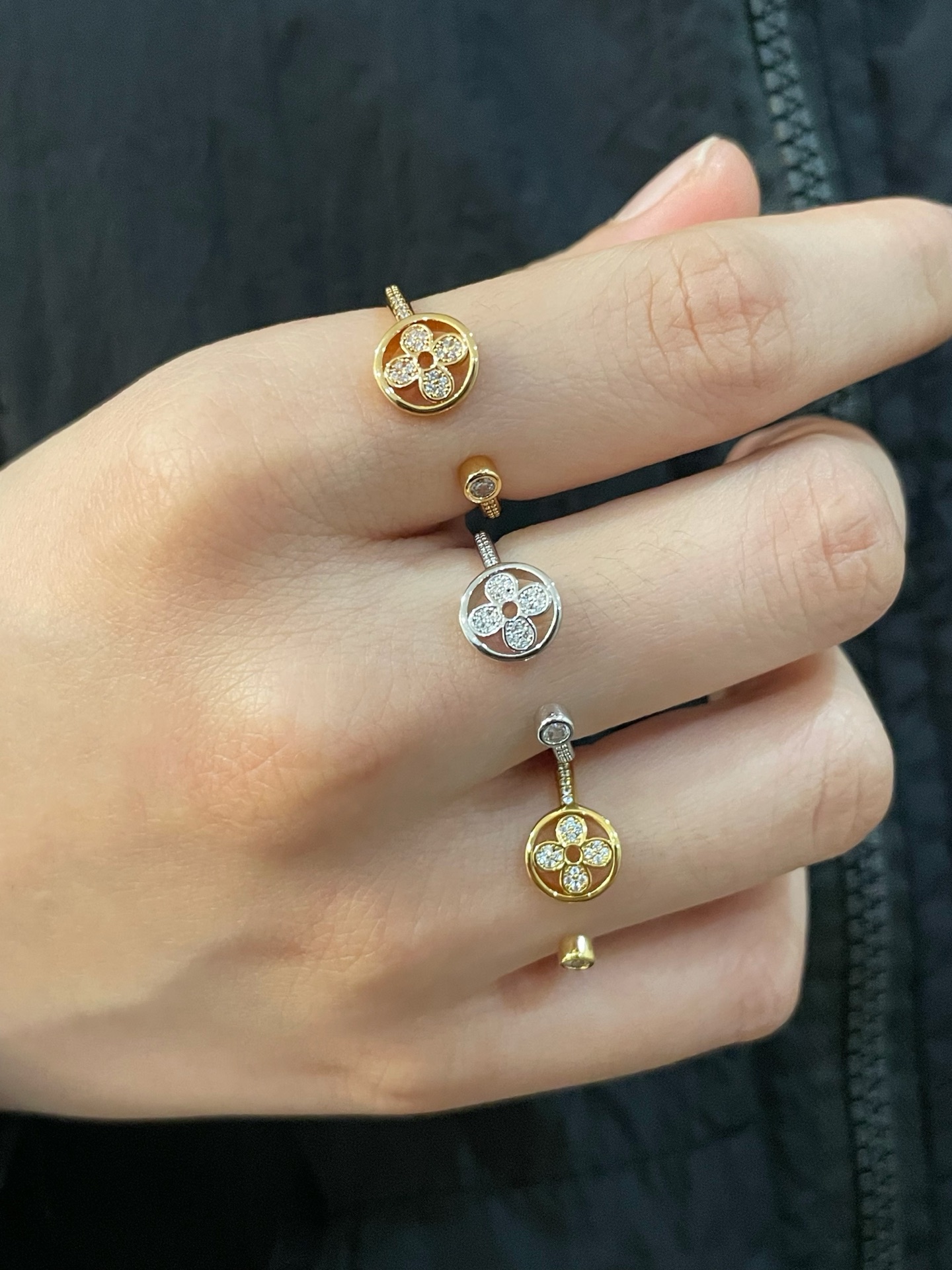  V金镀咪金   码数：678。🔥🔥LV高级精工版圆形单花满钻戒指💍美丽的花朵绽放璀璨的玫瑰金光。在钻石
