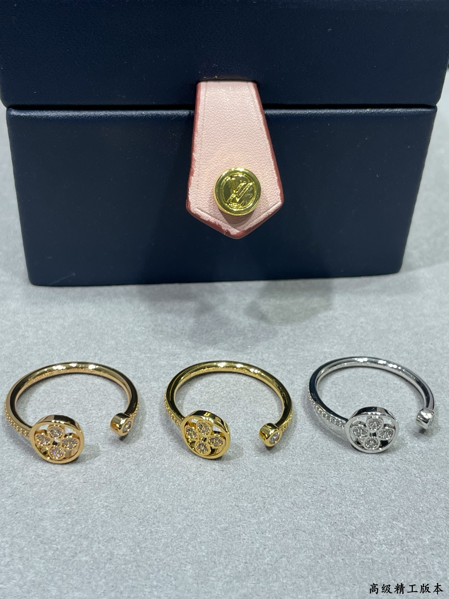  V金镀咪金   码数：678。🔥🔥LV高级精工版圆形单花满钻戒指💍美丽的花朵绽放璀璨的玫瑰金光。在钻石