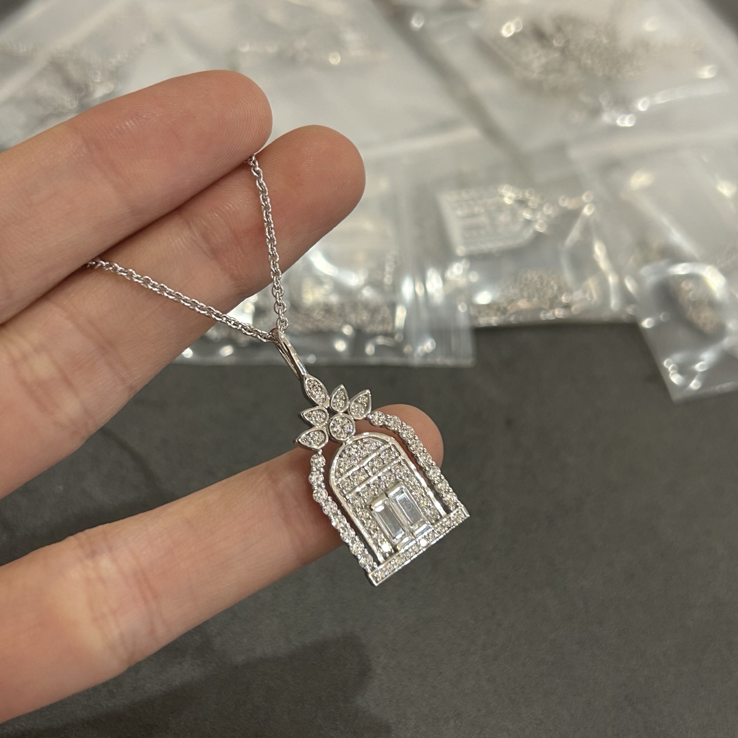 海瑞温斯顿鸟笼项链到了，