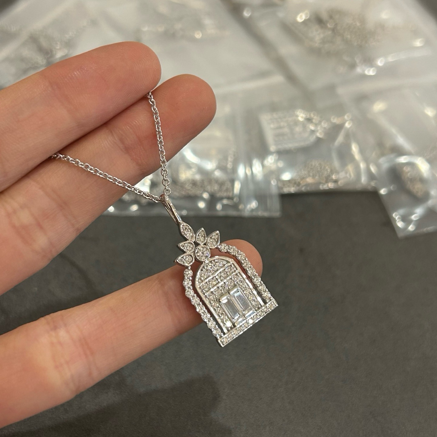  海瑞温斯顿鸟笼项链到了，