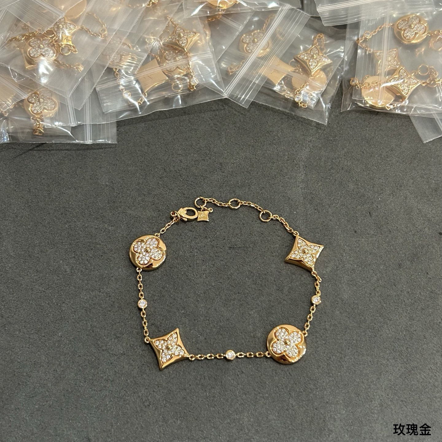  Lv四花满钻手链到货了