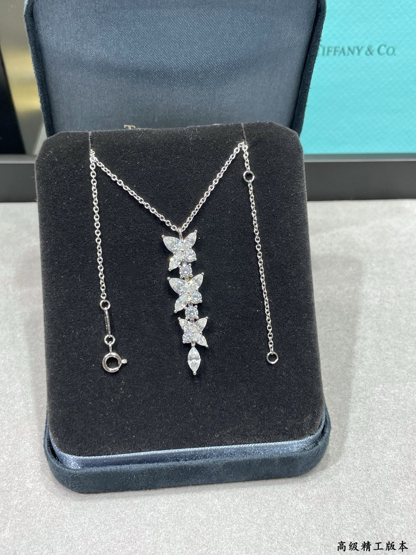  V金材质  蒂芙尼长马眼项链，高级珠宝作品 线条灵动 或在颈窝处闪耀、亦或在耳畔划出完美弧度，以大胆的