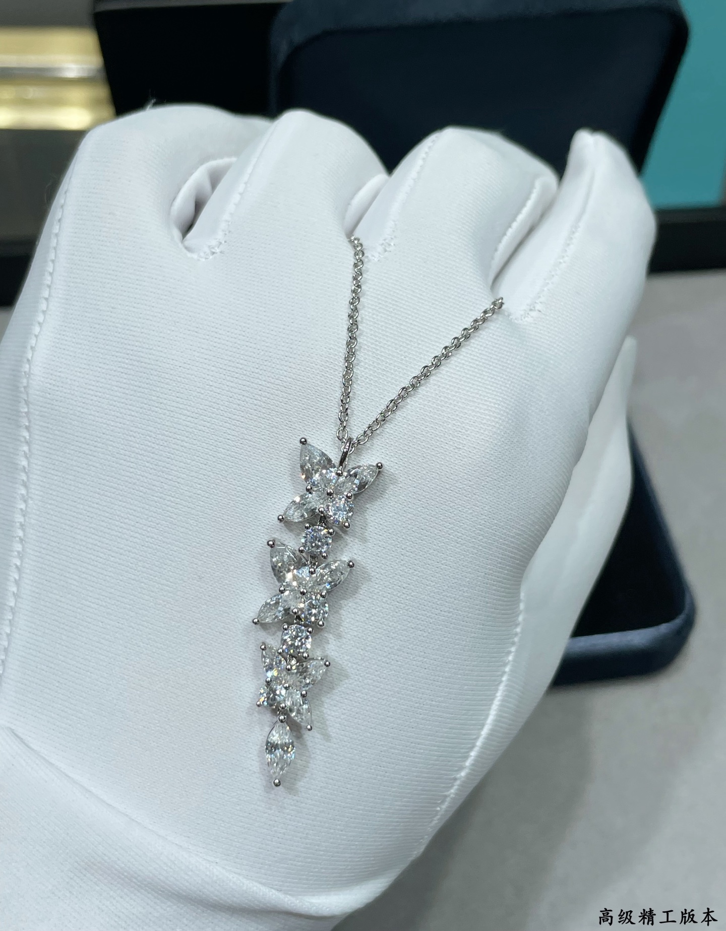  V金材质  蒂芙尼长马眼项链，高级珠宝作品 线条灵动 或在颈窝处闪耀、亦或在耳畔划出完美弧度，以大胆的