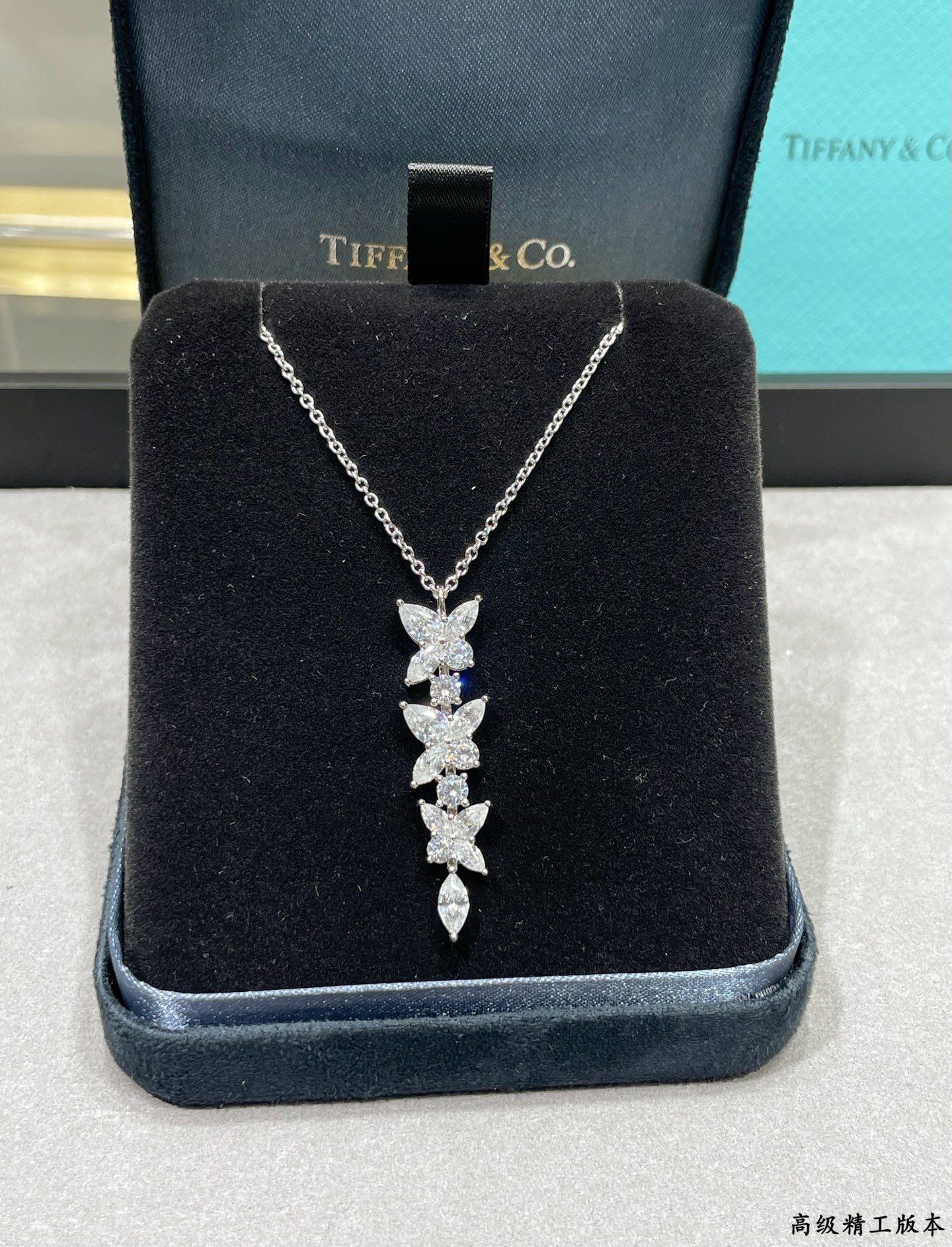  V金材质  蒂芙尼长马眼项链，高级珠宝作品 线条灵动 或在颈窝处闪耀、亦或在耳畔划出完美弧度，以大胆的