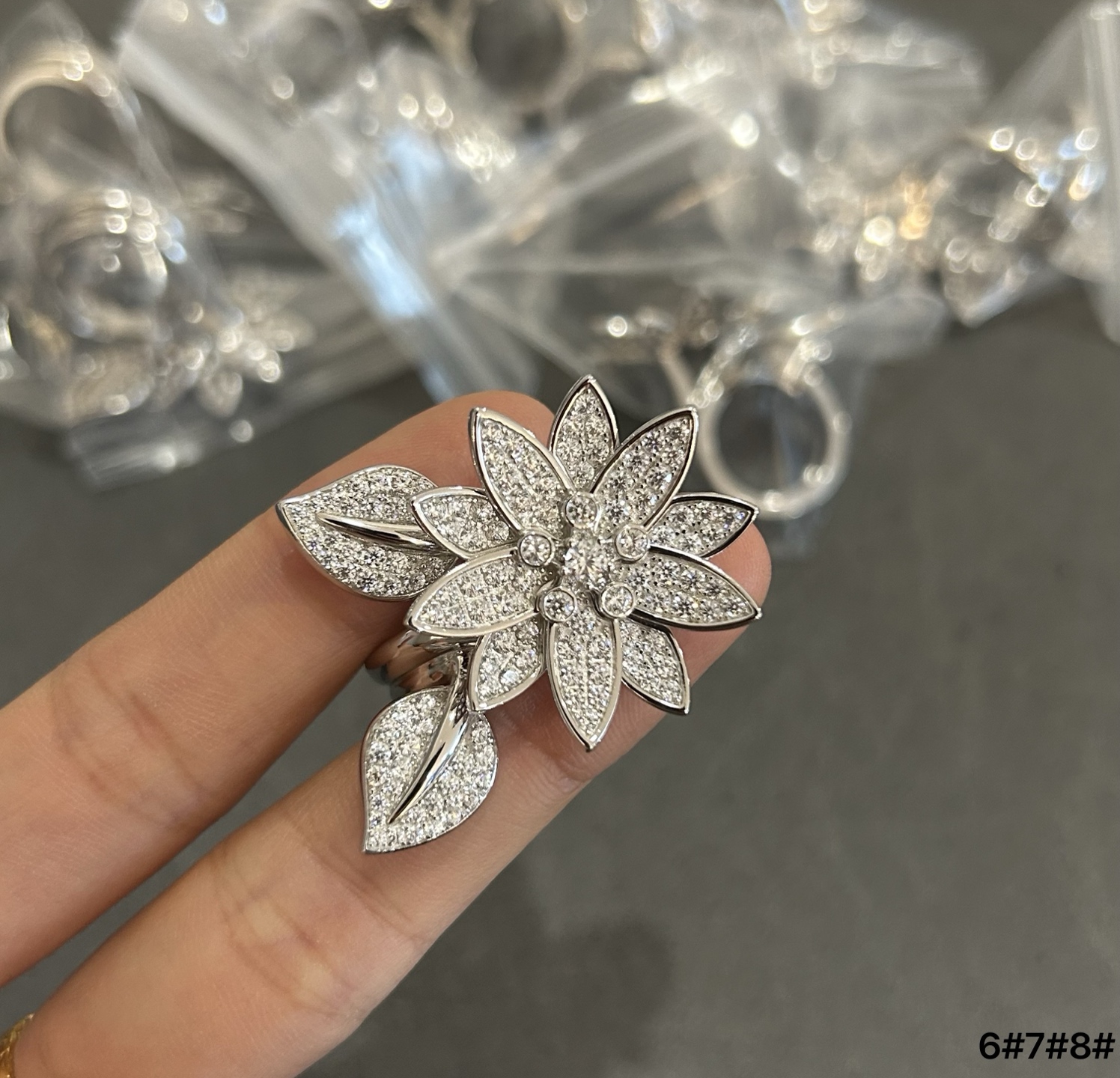  VCA机关两用莲花戒指💍到了，