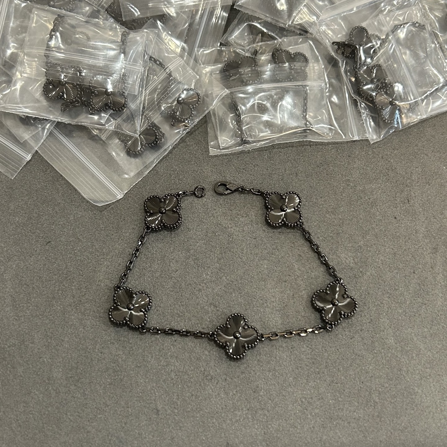  vca全黑车花手链到货了，
