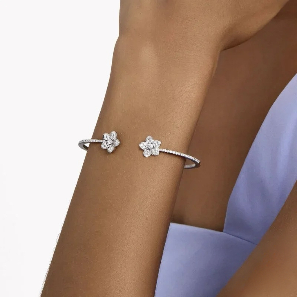 Graf’s Double Flower: Special White Gold Material for Elegant Occasions