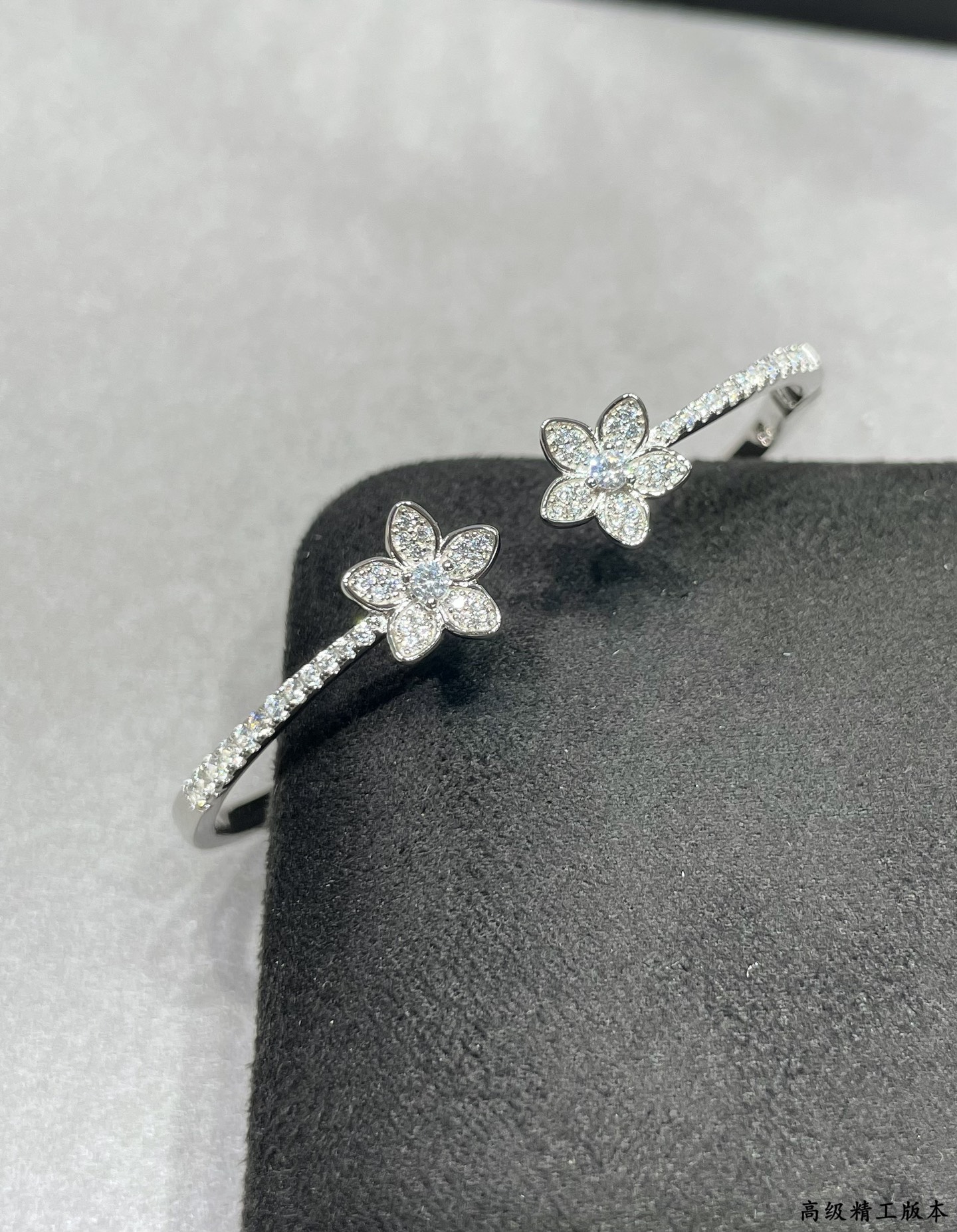 Graf’s Double Flower: Special White Gold Material for Elegant Occasions - 图片 7