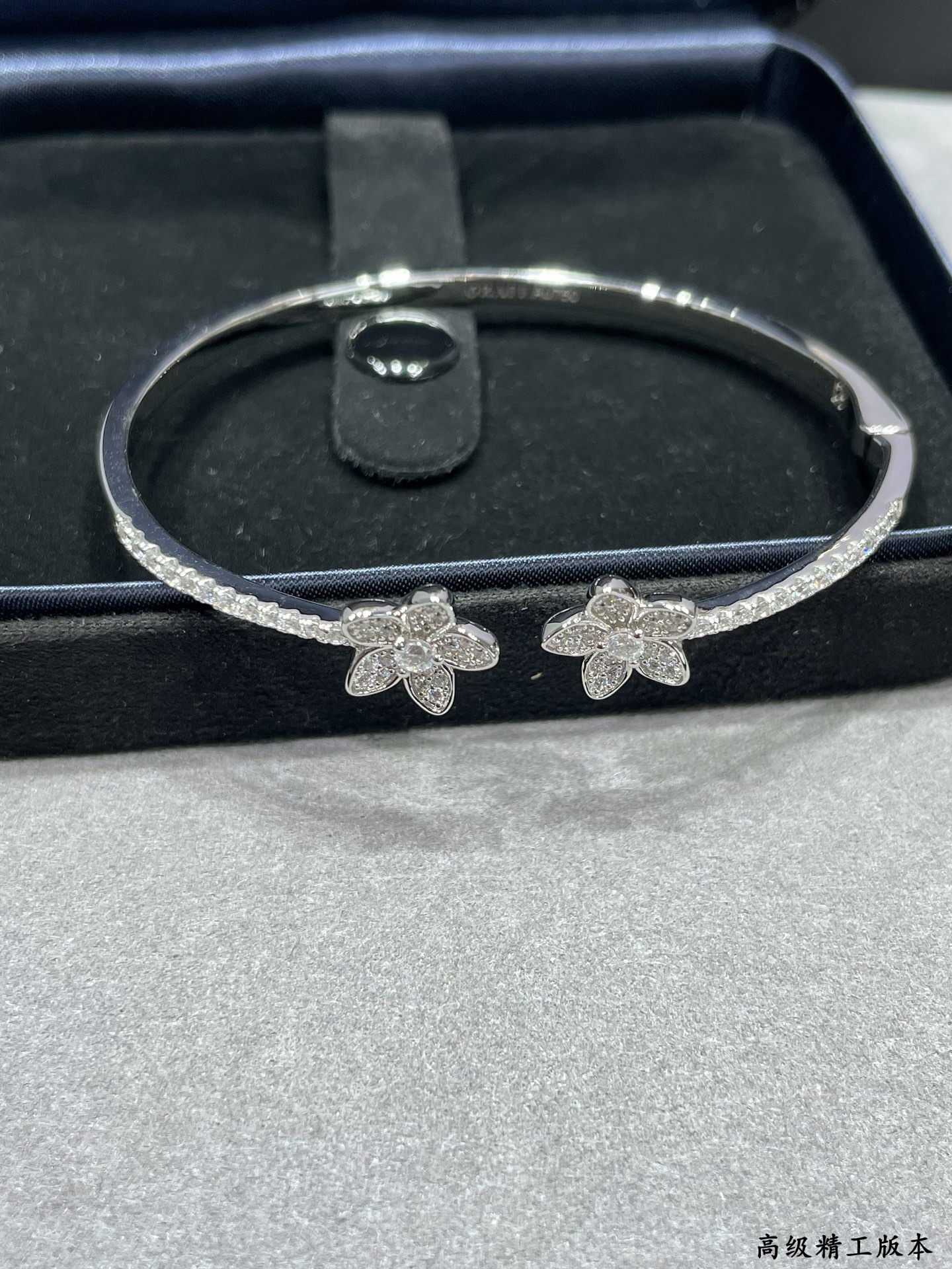 Graf’s Double Flower: Special White Gold Material for Elegant Occasions - 图片 5