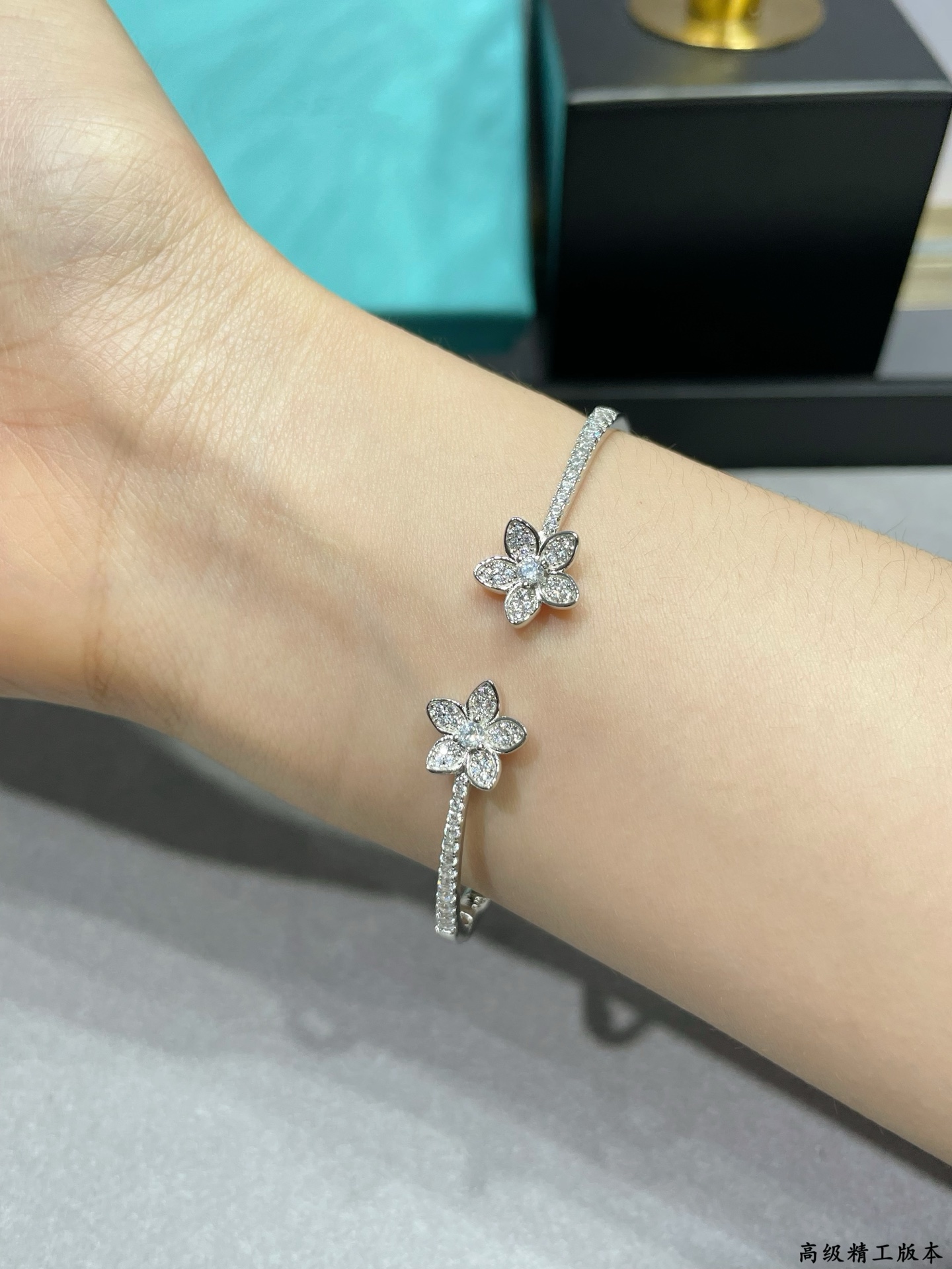 Graf’s Double Flower: Special White Gold Material for Elegant Occasions - 图片 8